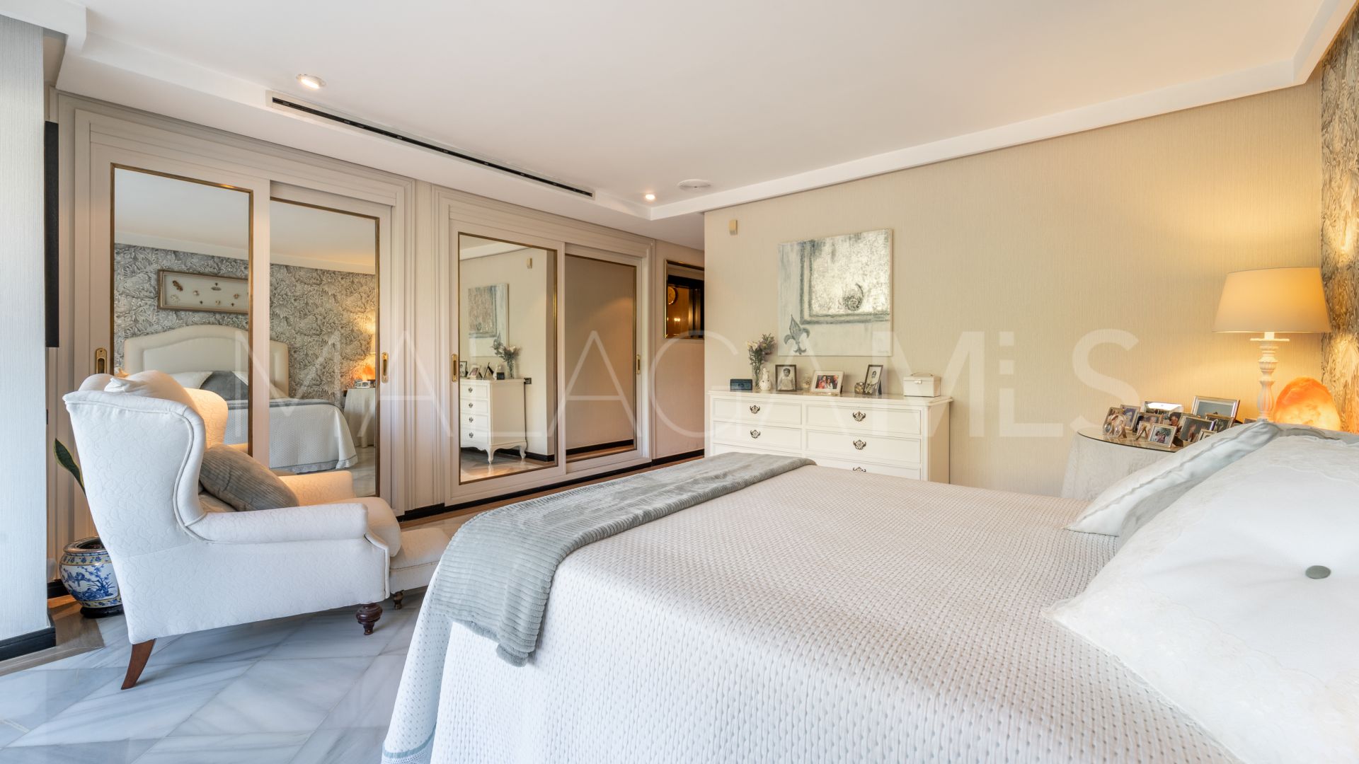 Apartamento a la venta in Playa de la Fontanilla with 4 bedrooms