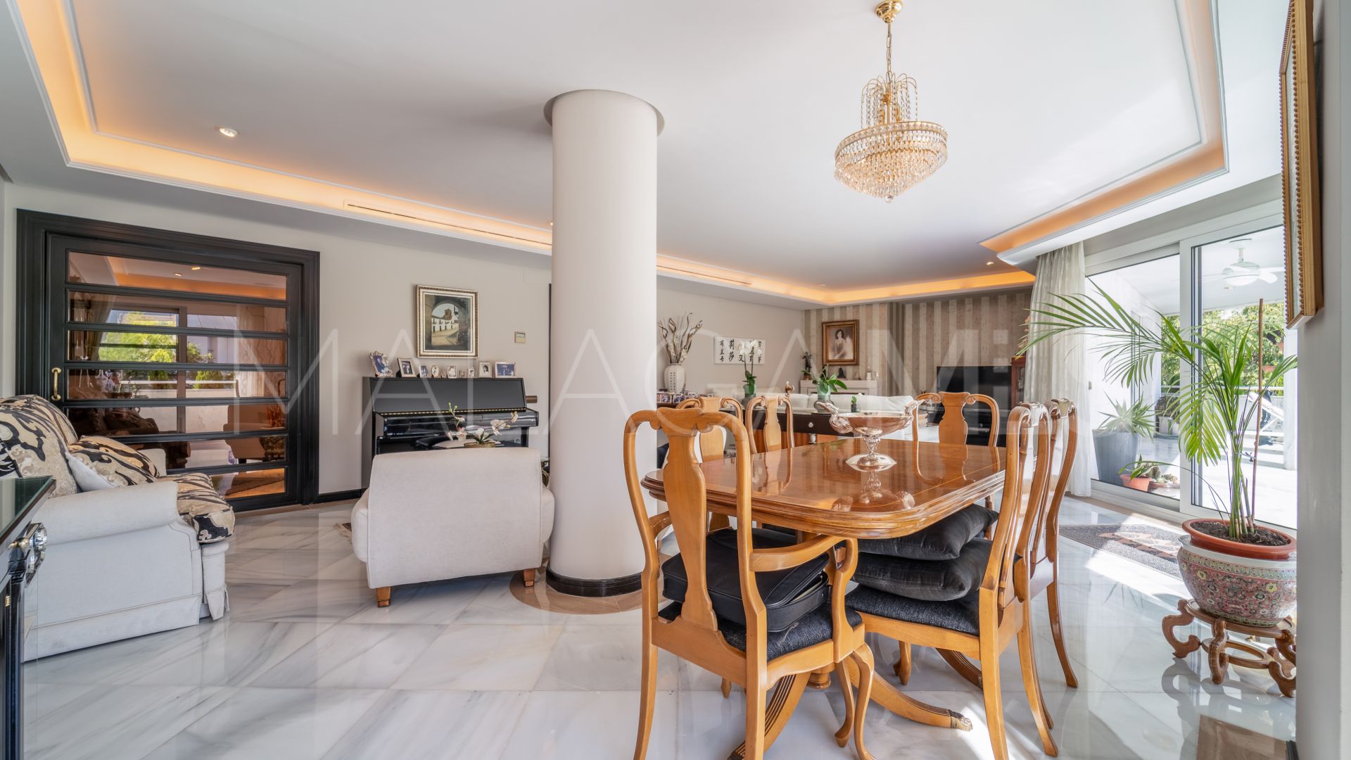 Apartamento a la venta in Playa de la Fontanilla with 4 bedrooms
