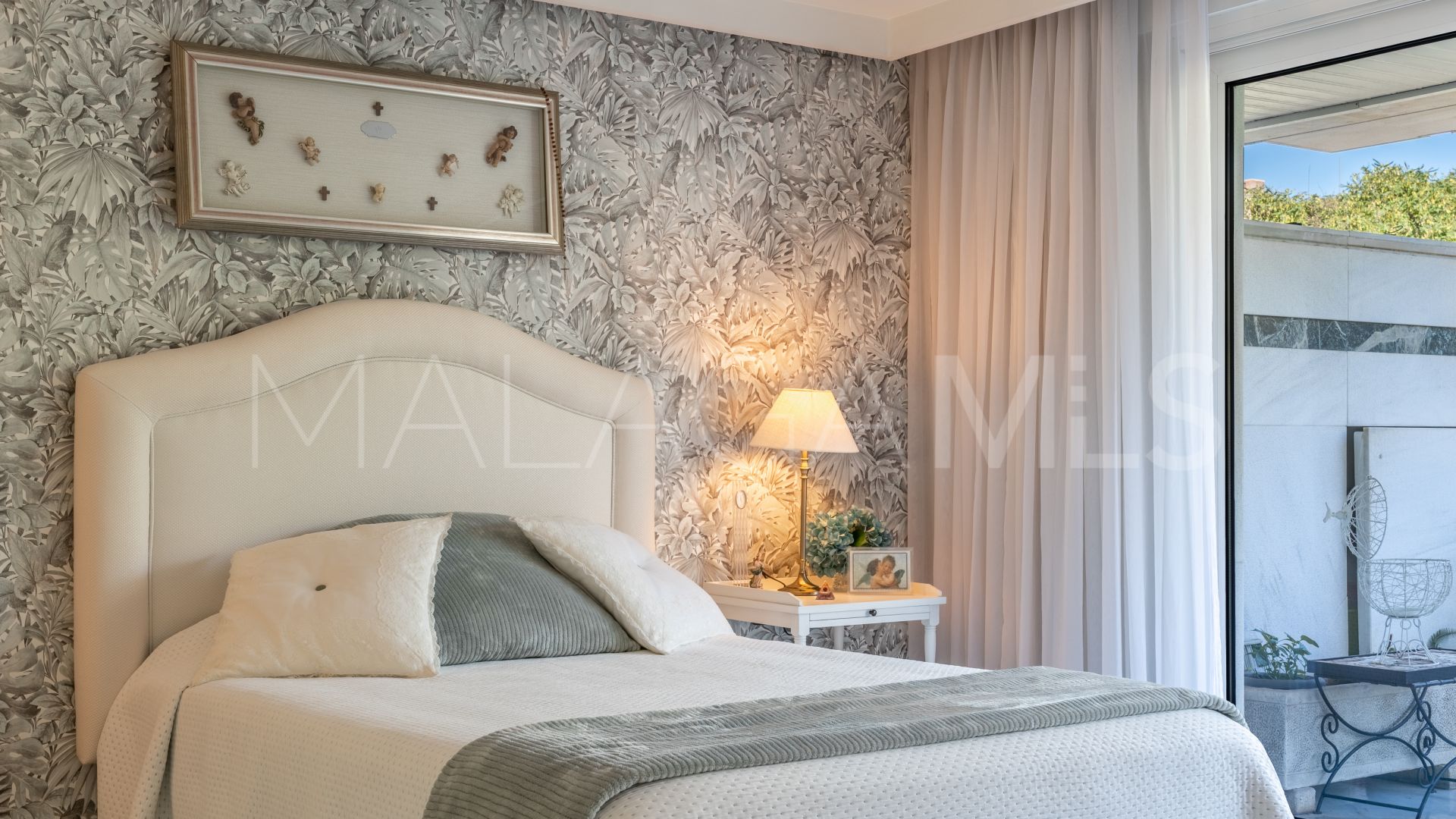 Apartamento a la venta in Playa de la Fontanilla with 4 bedrooms