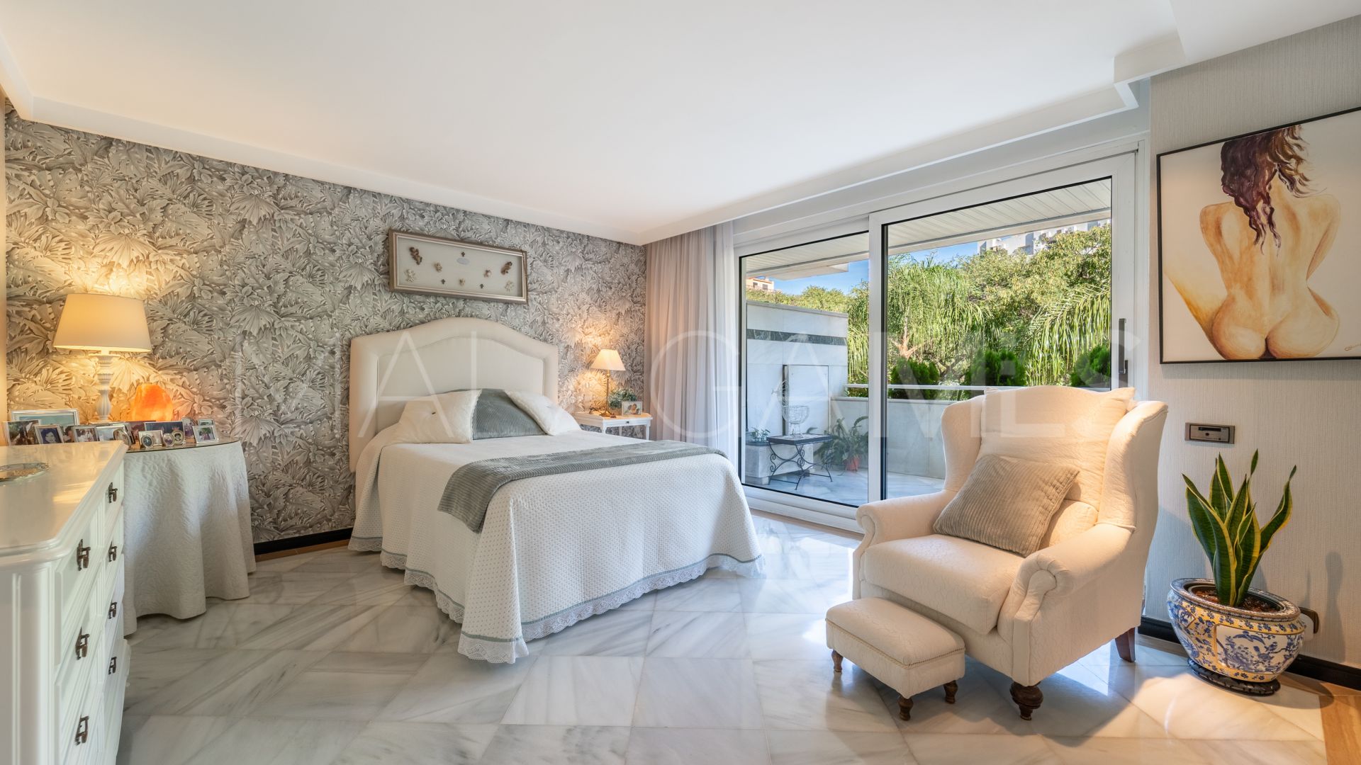 Apartamento a la venta in Playa de la Fontanilla with 4 bedrooms
