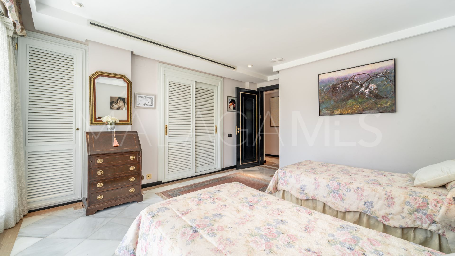 Apartamento a la venta in Playa de la Fontanilla with 4 bedrooms