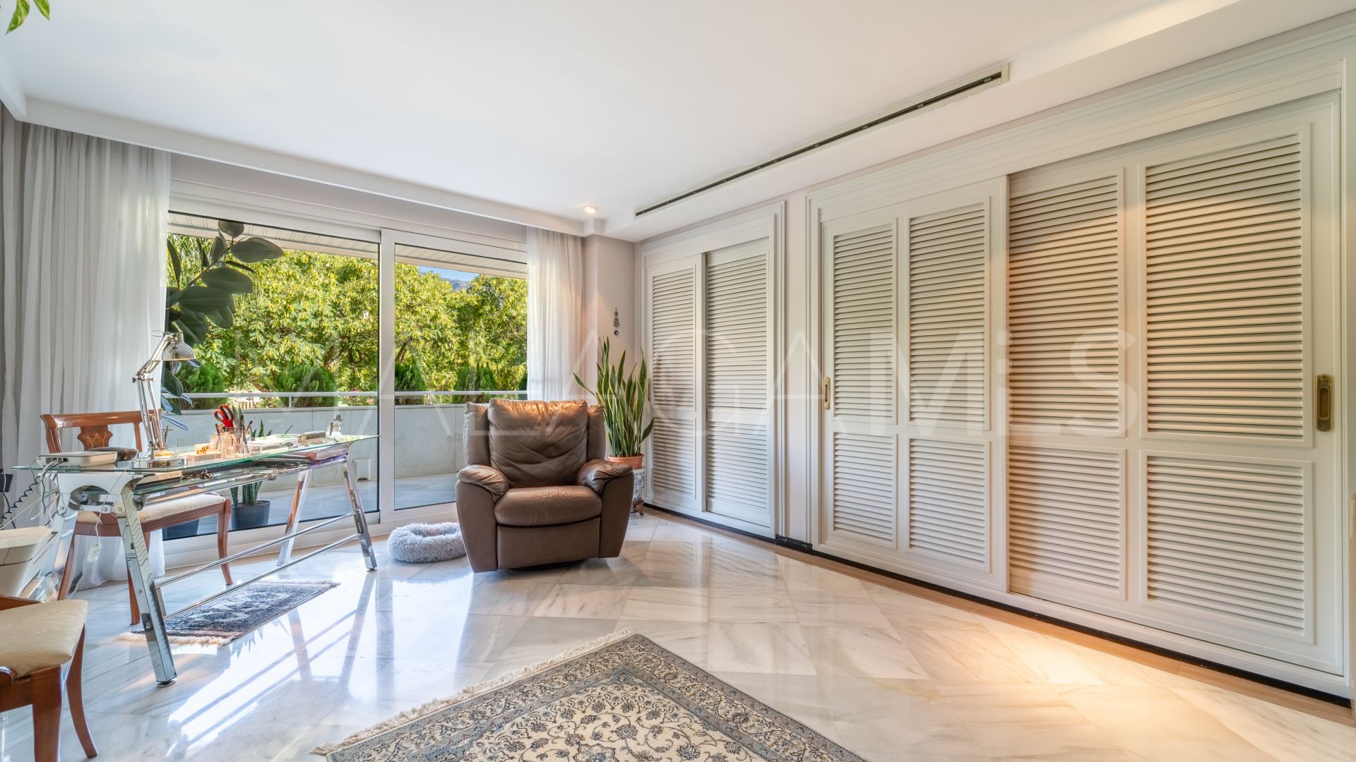 Apartamento a la venta in Playa de la Fontanilla with 4 bedrooms