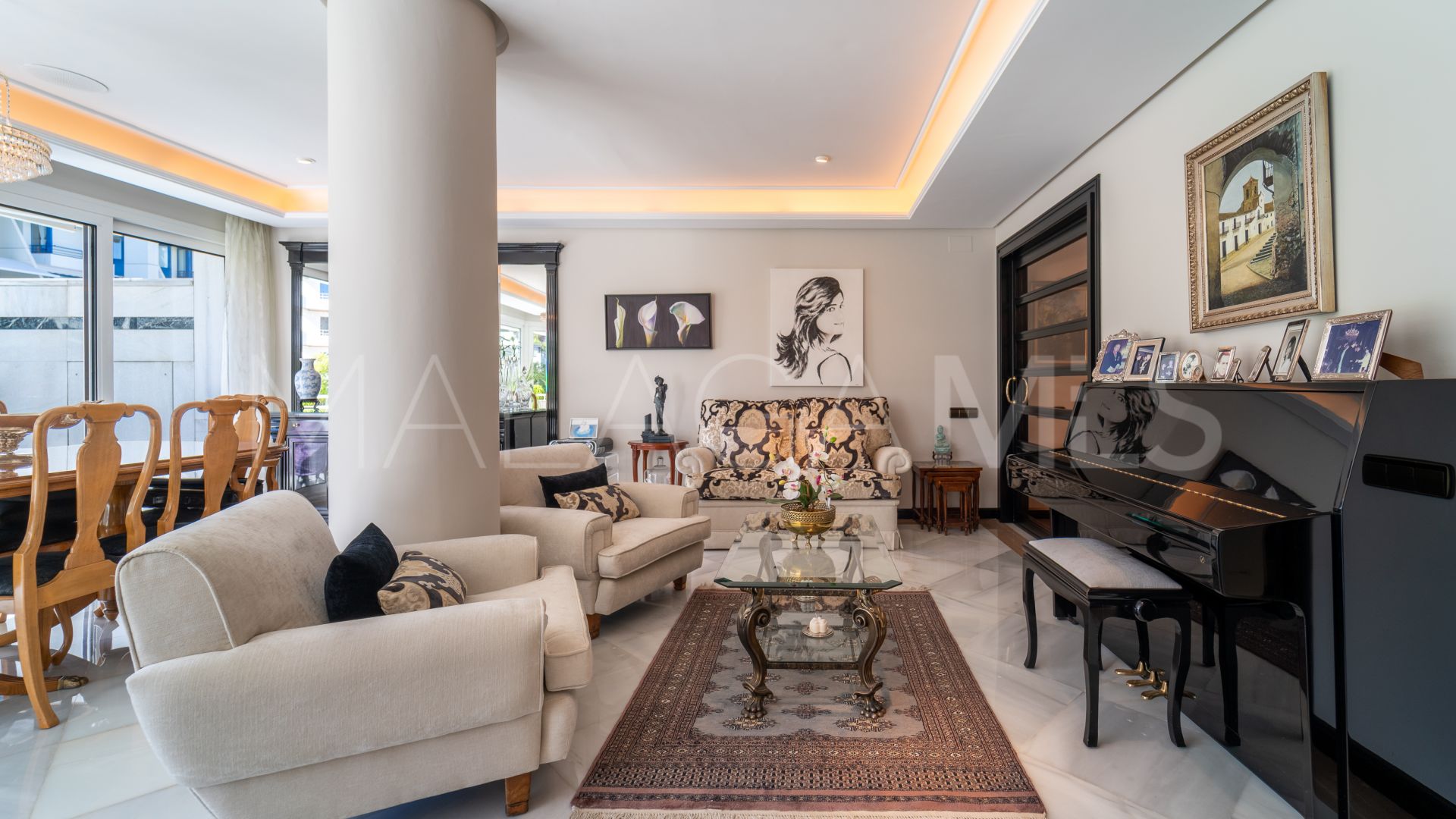 Apartamento a la venta in Playa de la Fontanilla with 4 bedrooms