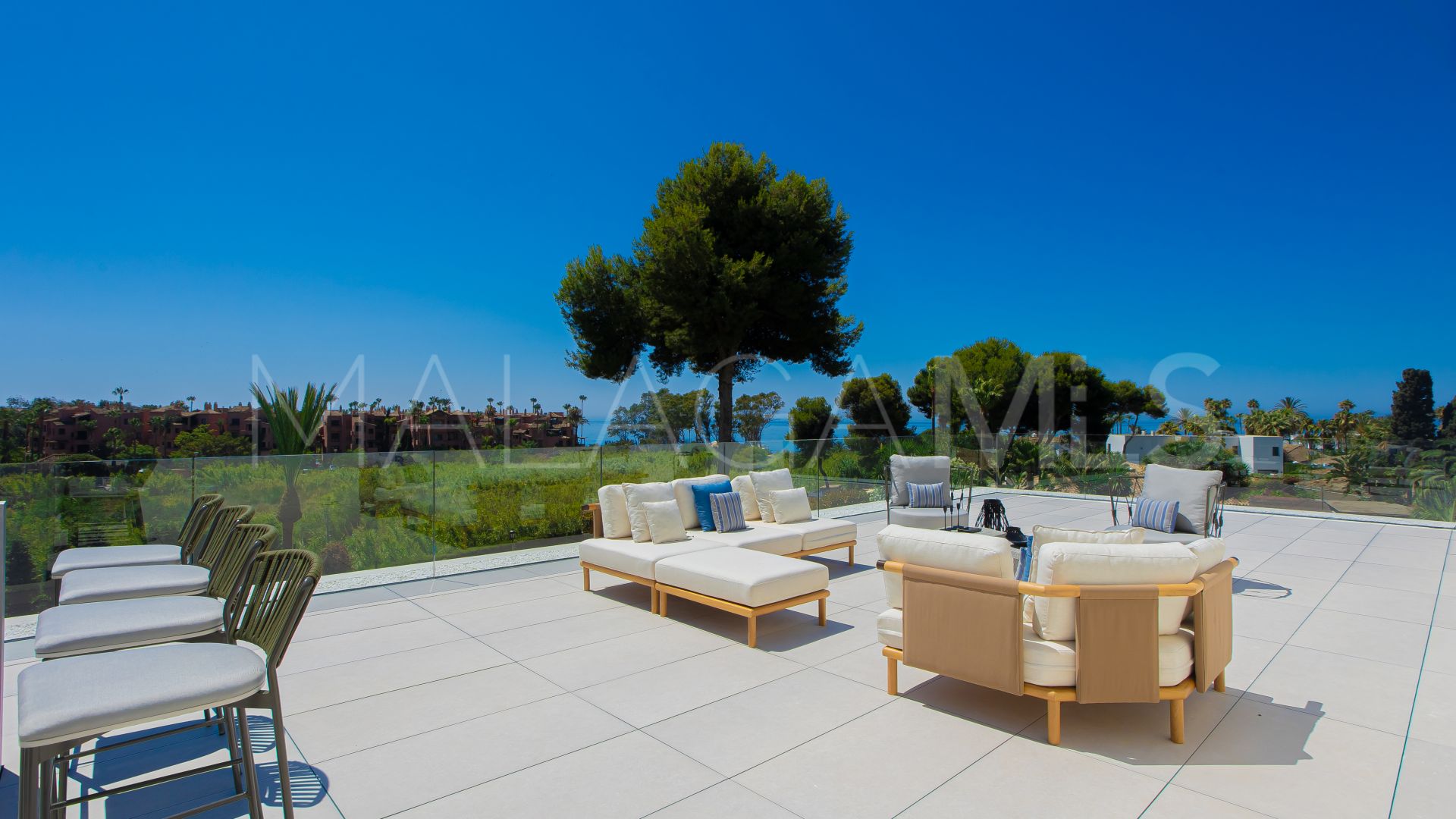 Villa for sale in Los Monteros