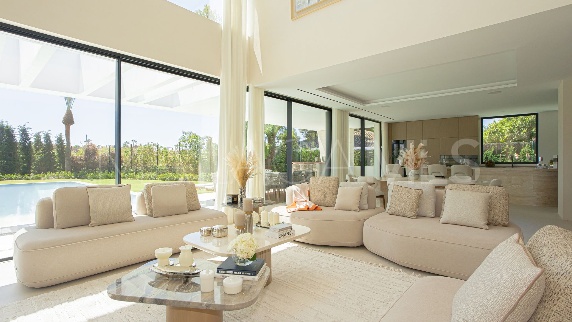 Villa for sale in Los Monteros