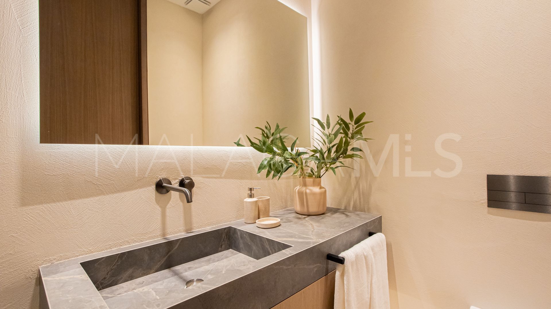 Villa for sale in Los Monteros