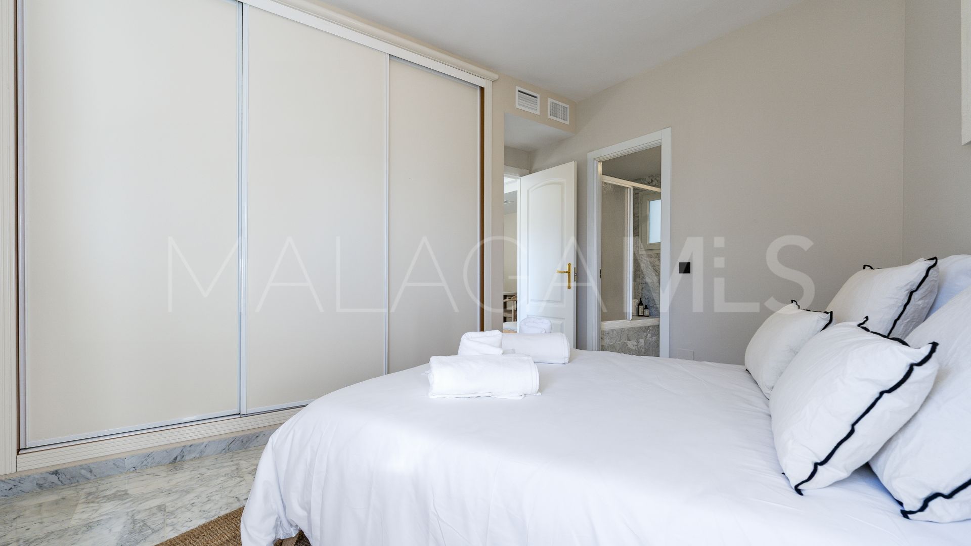 4 bedrooms apartment in Playa Rocio for sale
