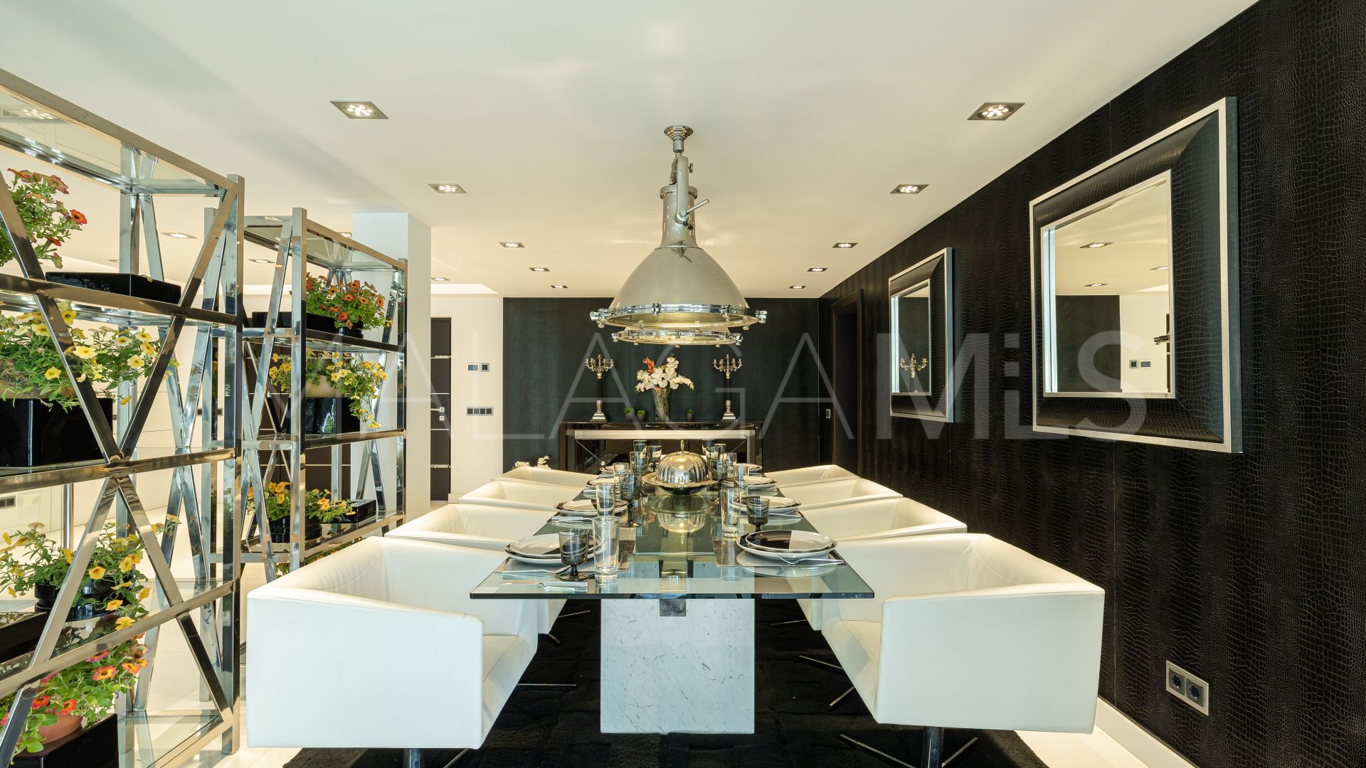 Villa for sale in Las Brisas