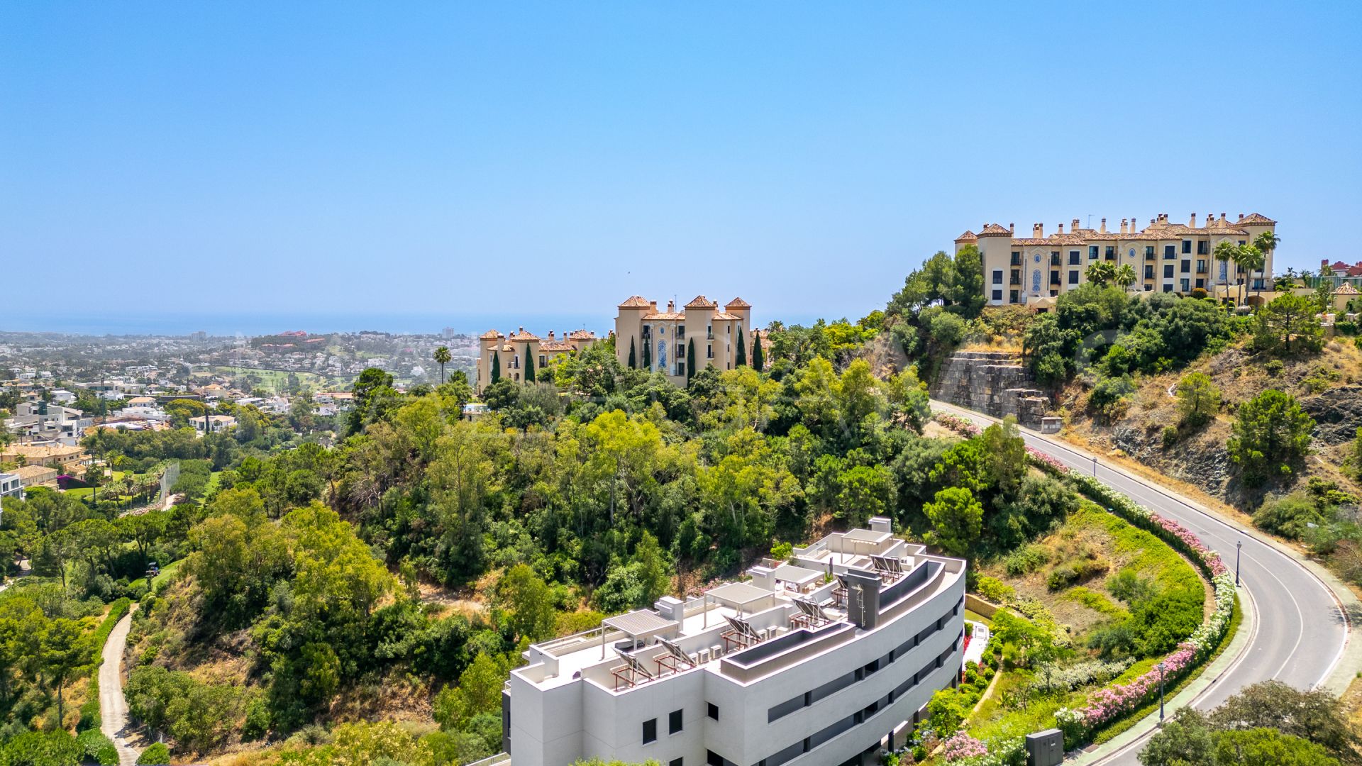 Duplex penthouse for sale in La Quinta with 3 bedrooms