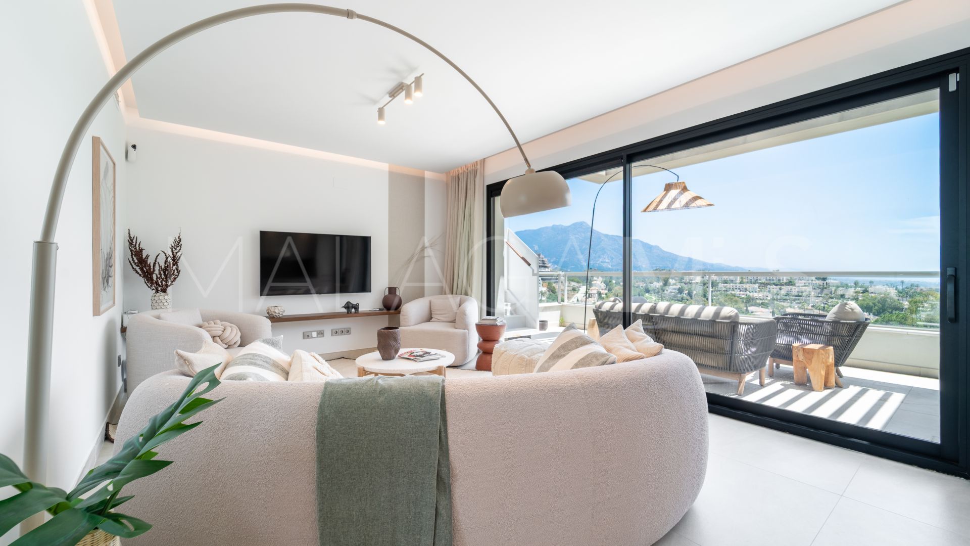 Duplex penthouse for sale in La Quinta with 3 bedrooms