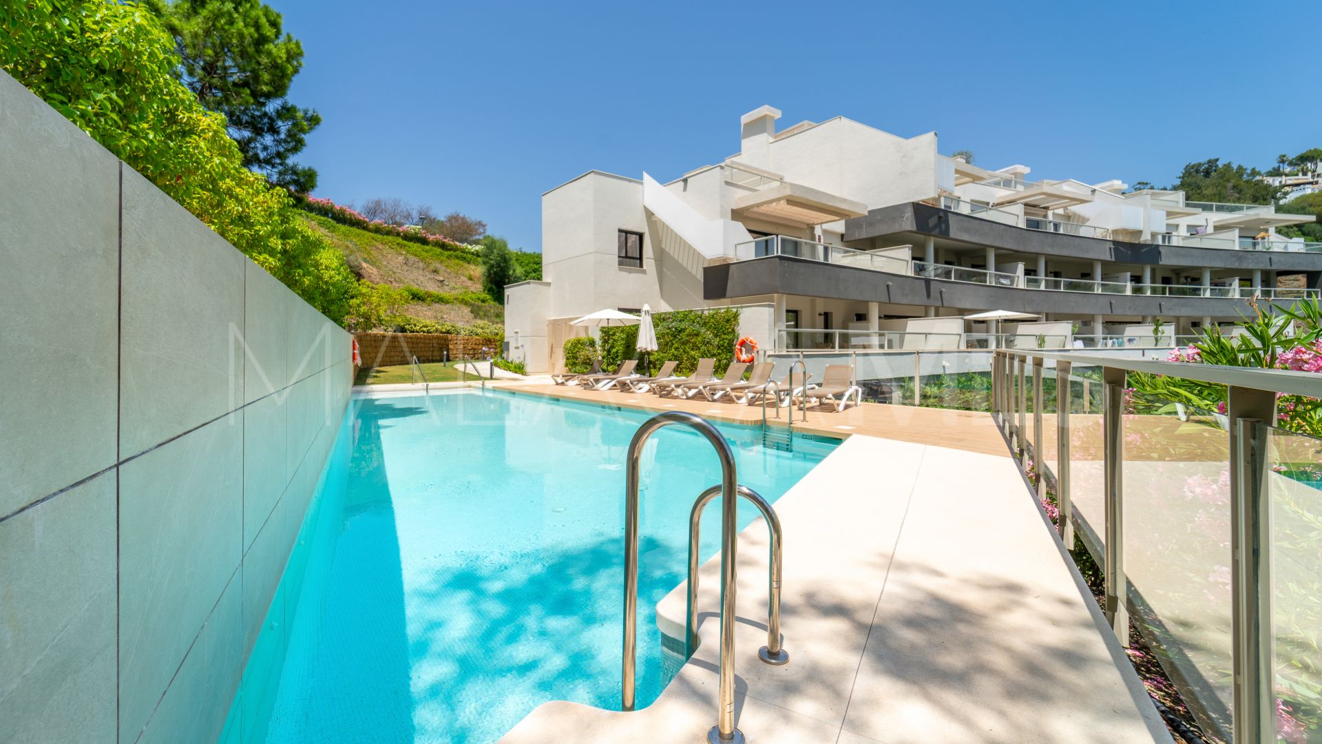 Duplex penthouse for sale in La Quinta with 3 bedrooms