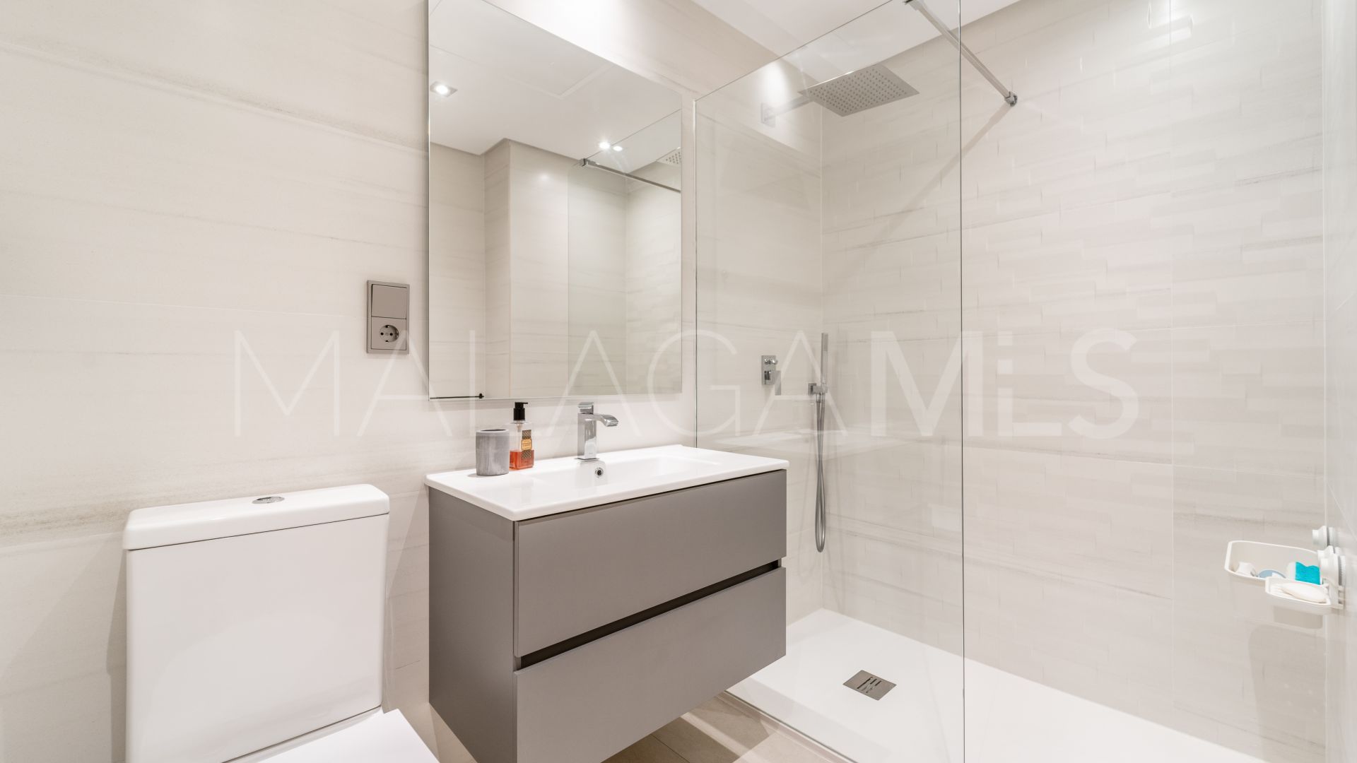 Duplex penthouse for sale in La Quinta with 3 bedrooms