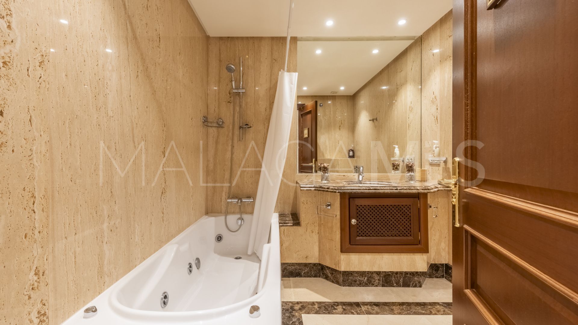 Ground floor apartment for sale in Mar Azul with 4 bedrooms