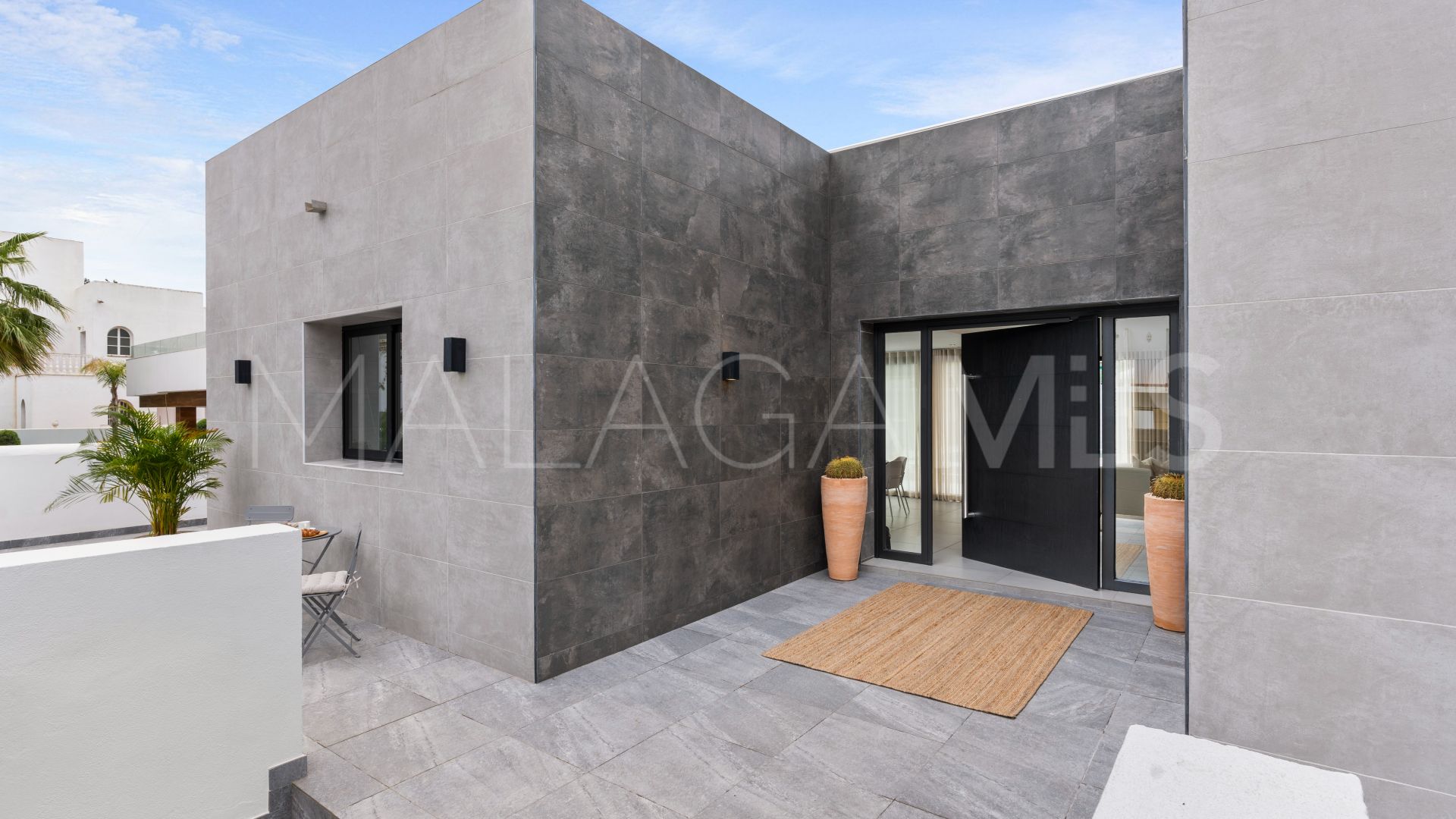 Villa for sale in Nueva Andalucia