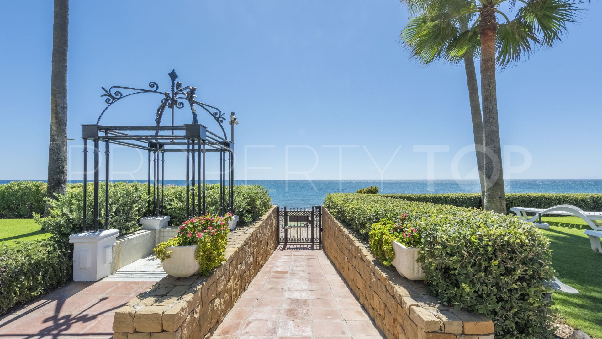 For sale Alcazaba Beach penthouse