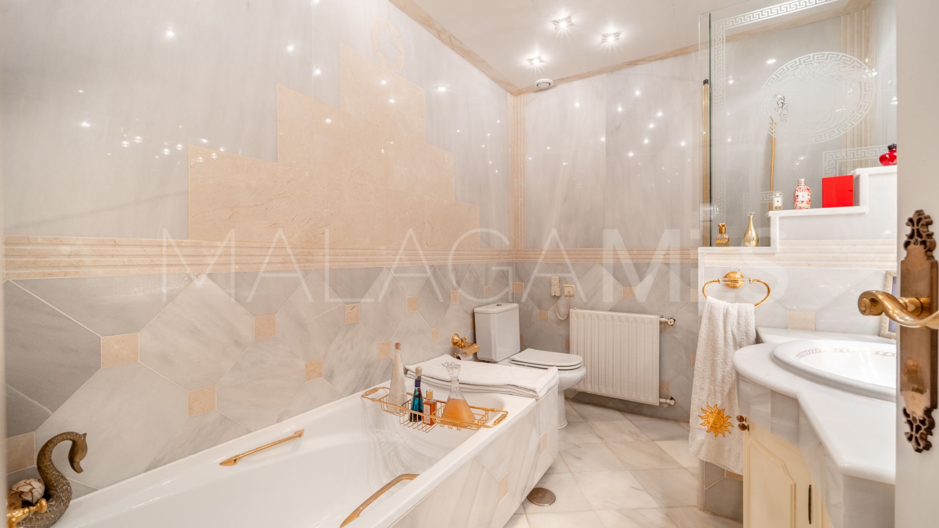 Villa for sale in Guadalmina Alta