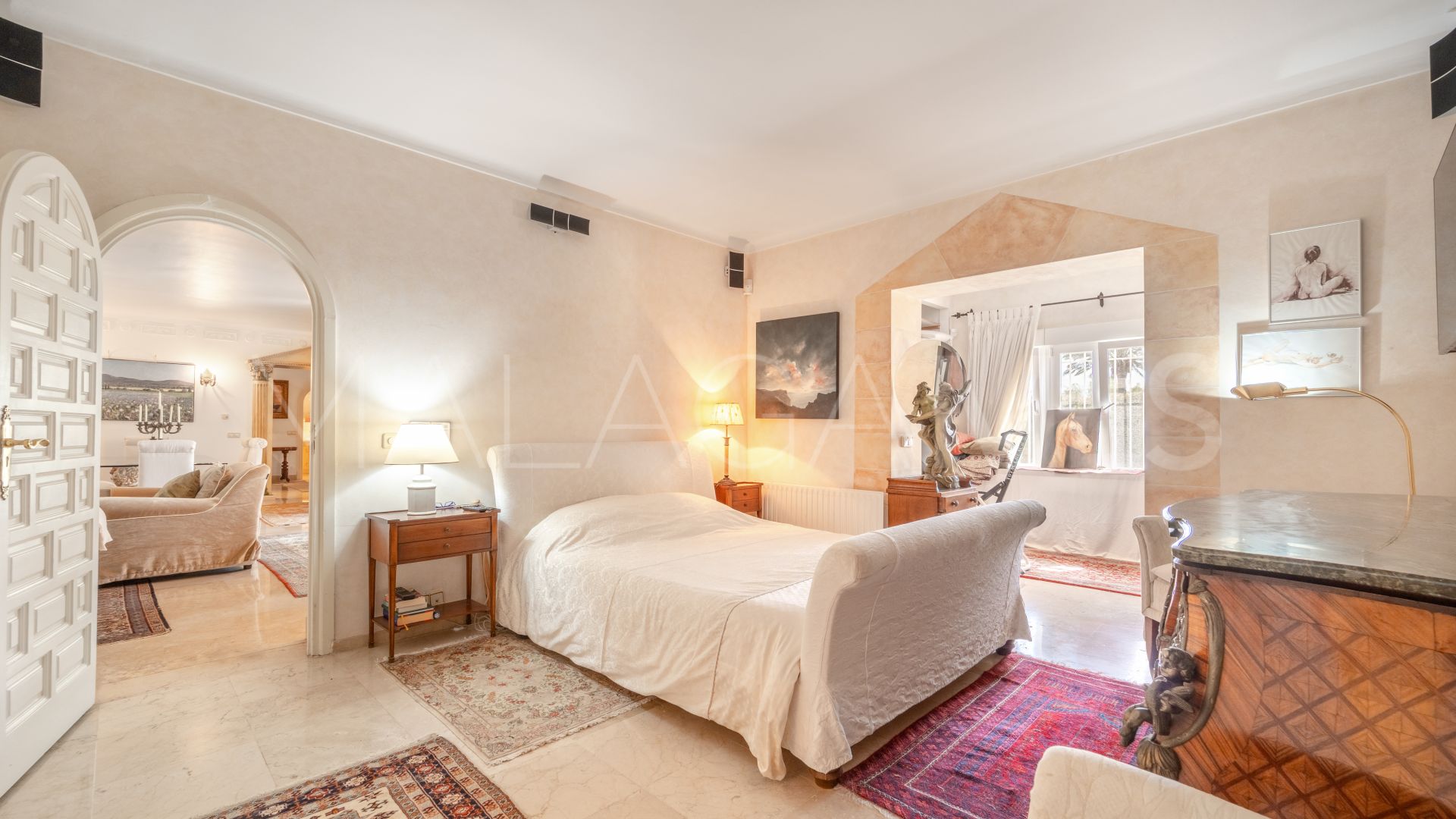 Villa for sale in Guadalmina Alta