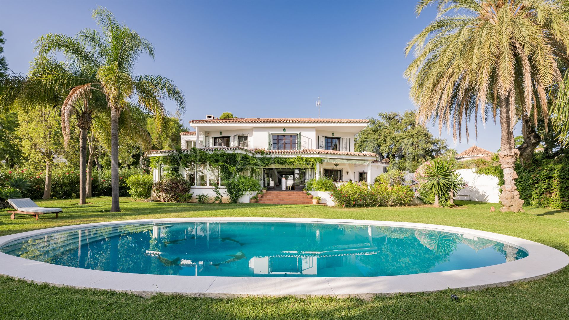 Villa for sale in Marbella Golden Mile