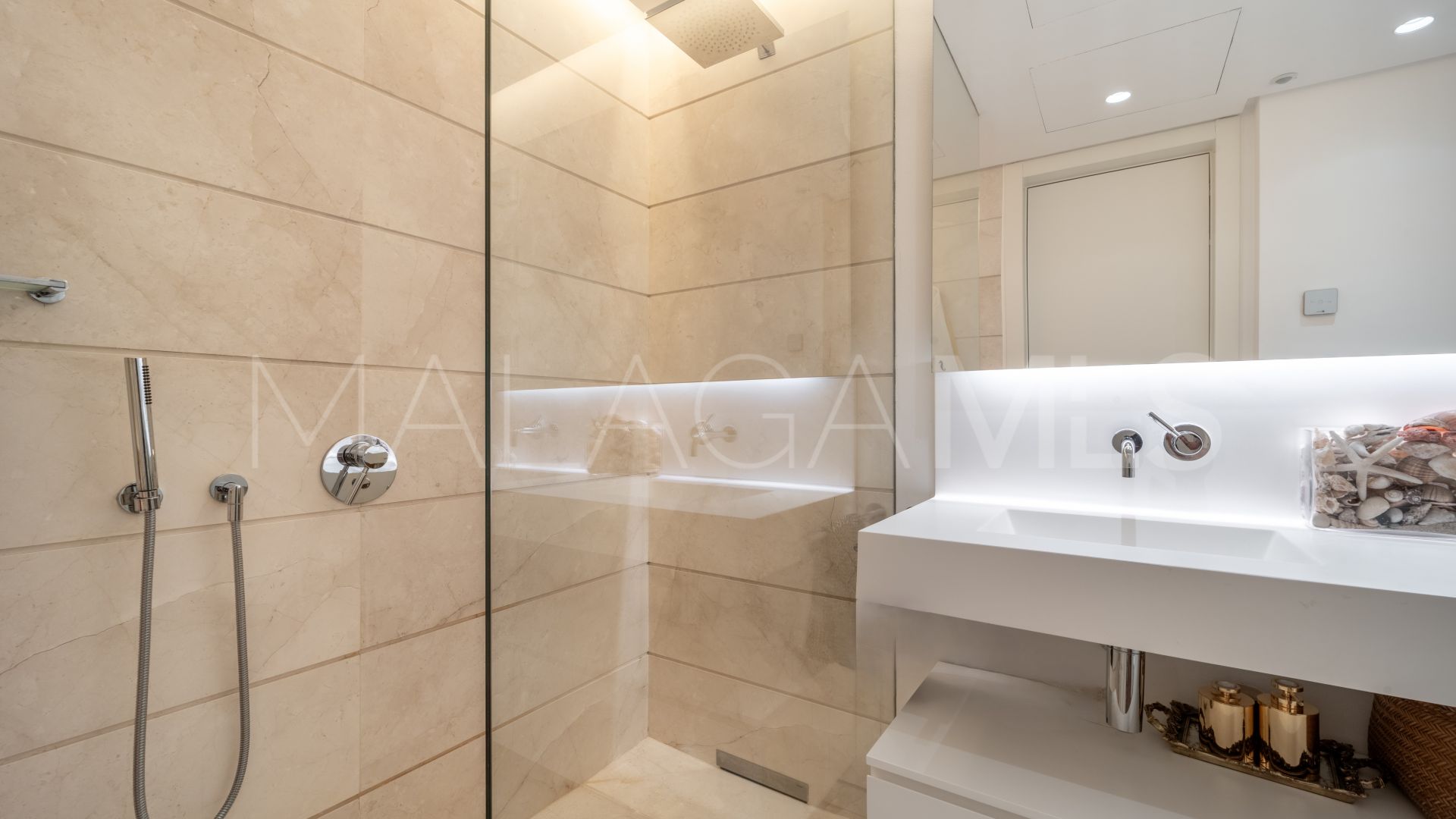 For sale ground floor apartment in Palo Alto with 3 bedrooms
