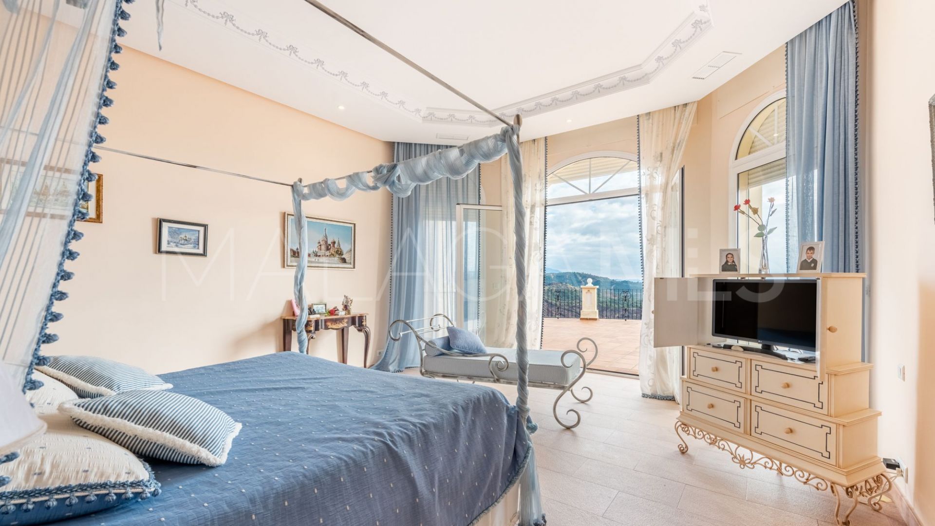Se vende villa de 7 bedrooms in Altos de Estepona