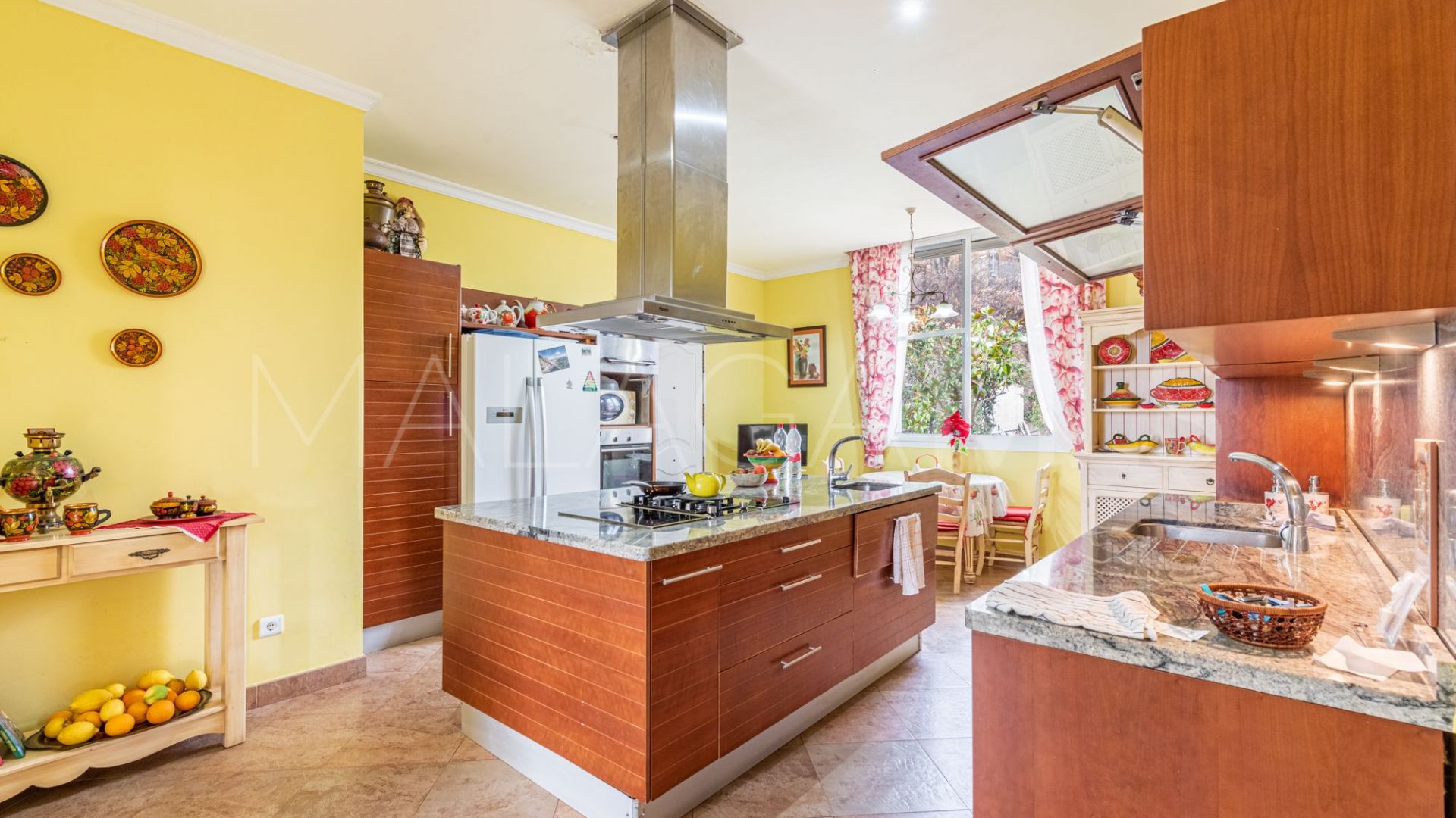 Se vende villa de 7 bedrooms in Altos de Estepona