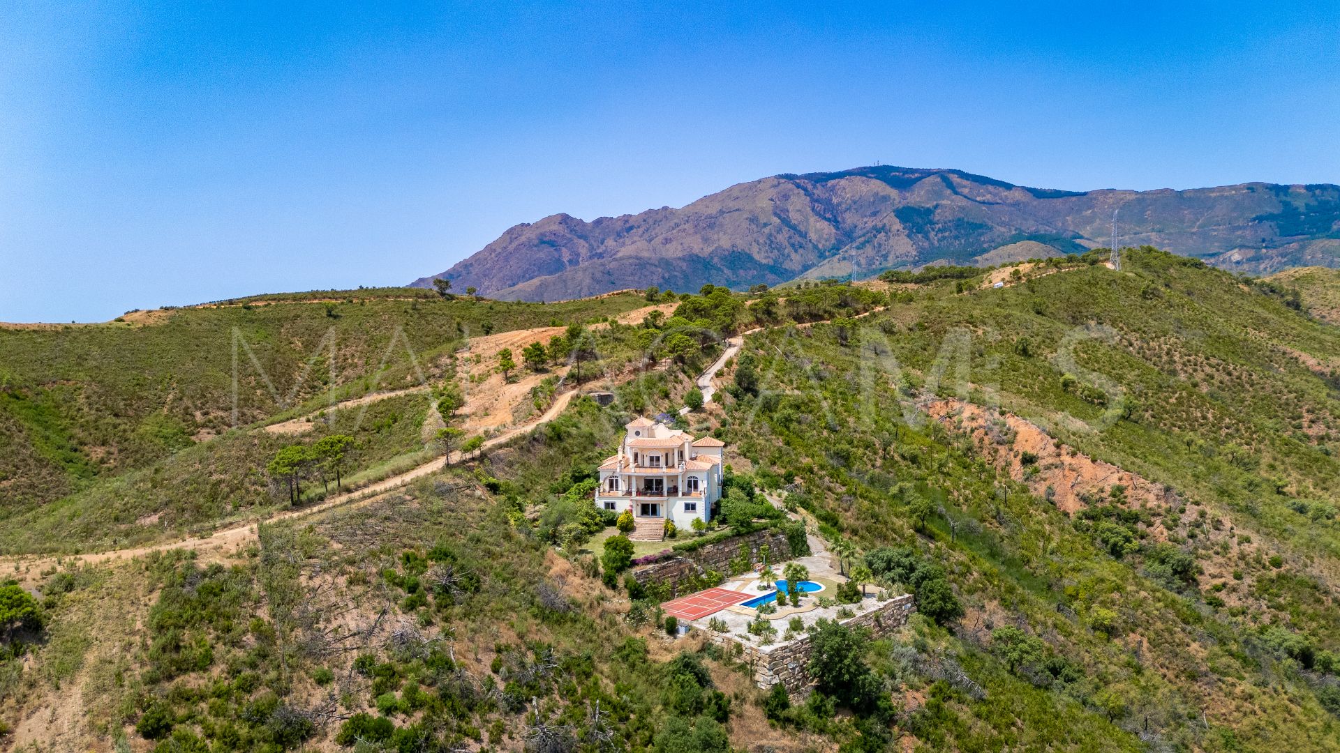 Se vende villa de 7 bedrooms in Altos de Estepona