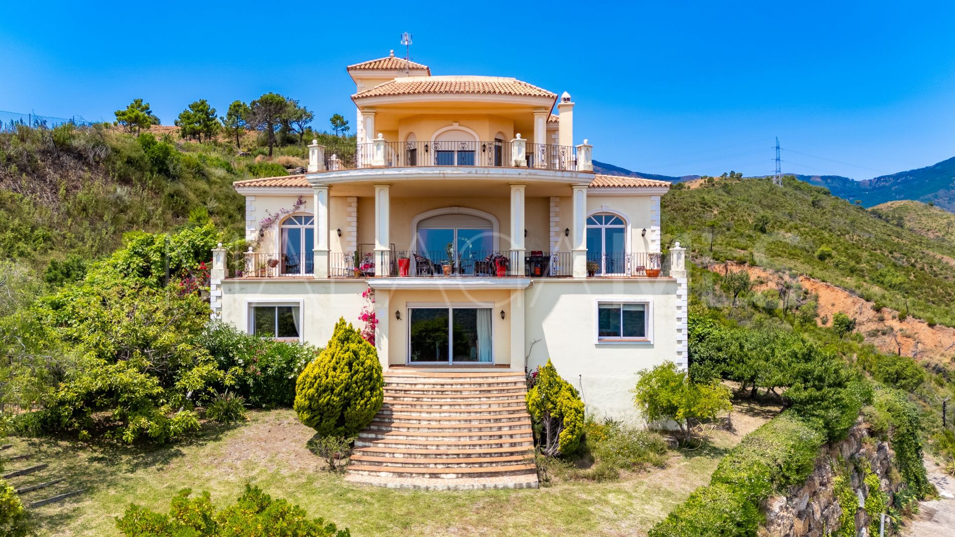 Se vende villa de 7 bedrooms in Altos de Estepona
