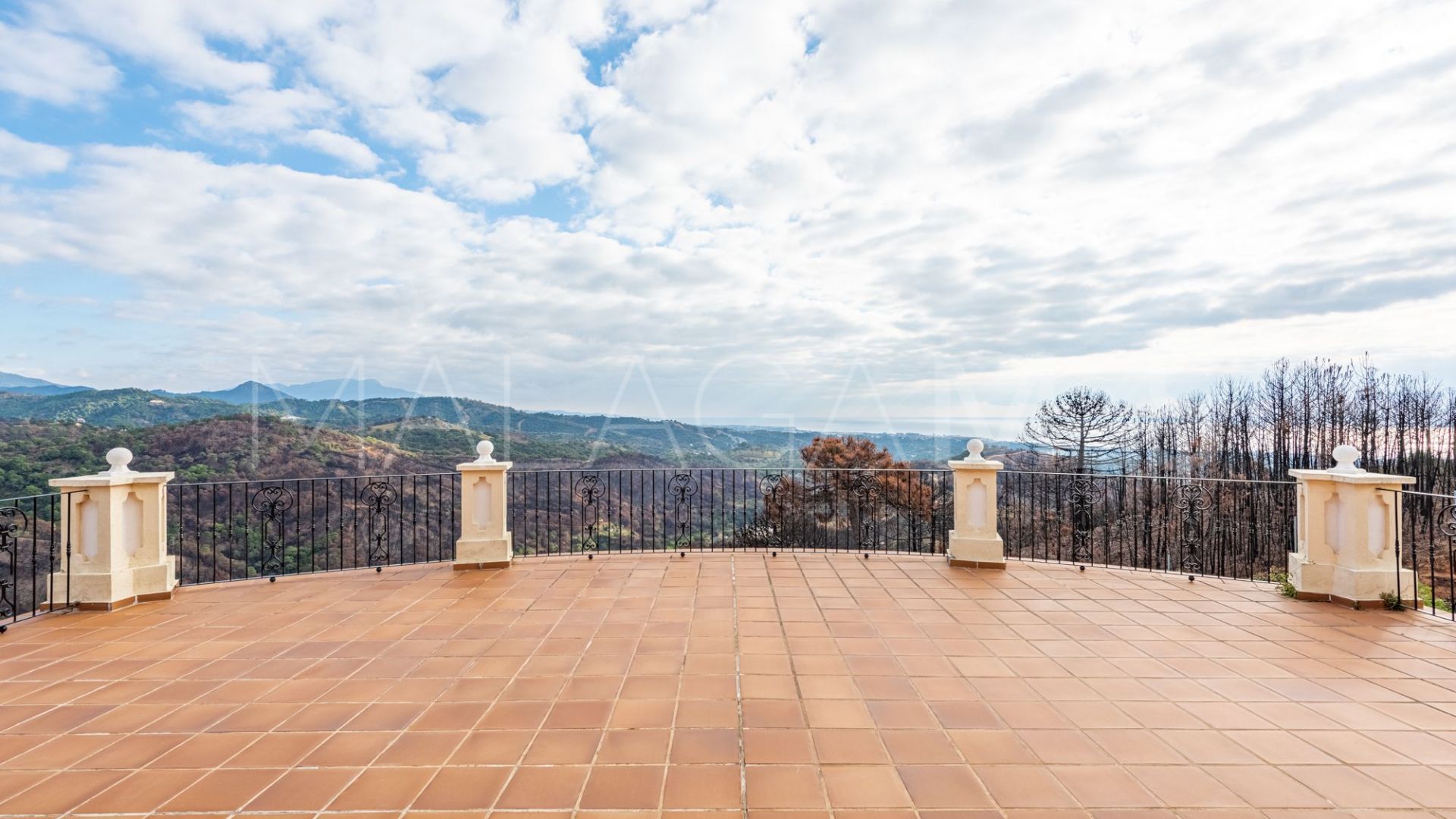 Se vende villa de 7 bedrooms in Altos de Estepona