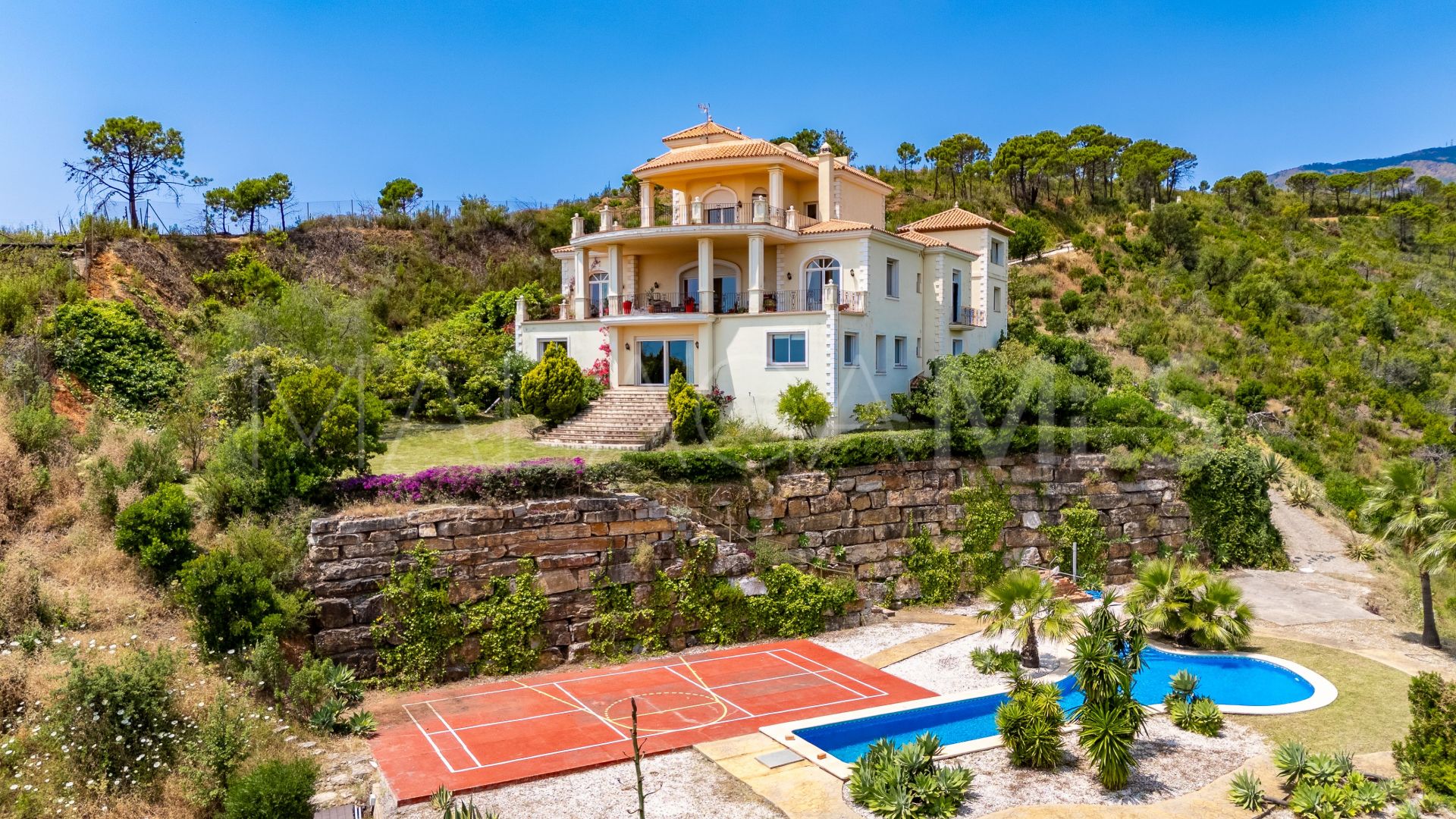 Se vende villa de 7 bedrooms in Altos de Estepona