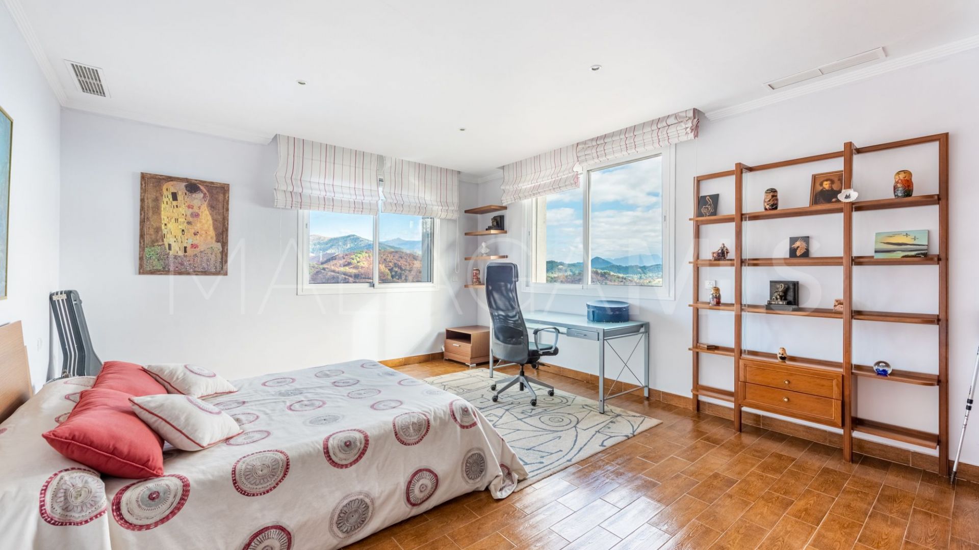 Se vende villa de 7 bedrooms in Altos de Estepona