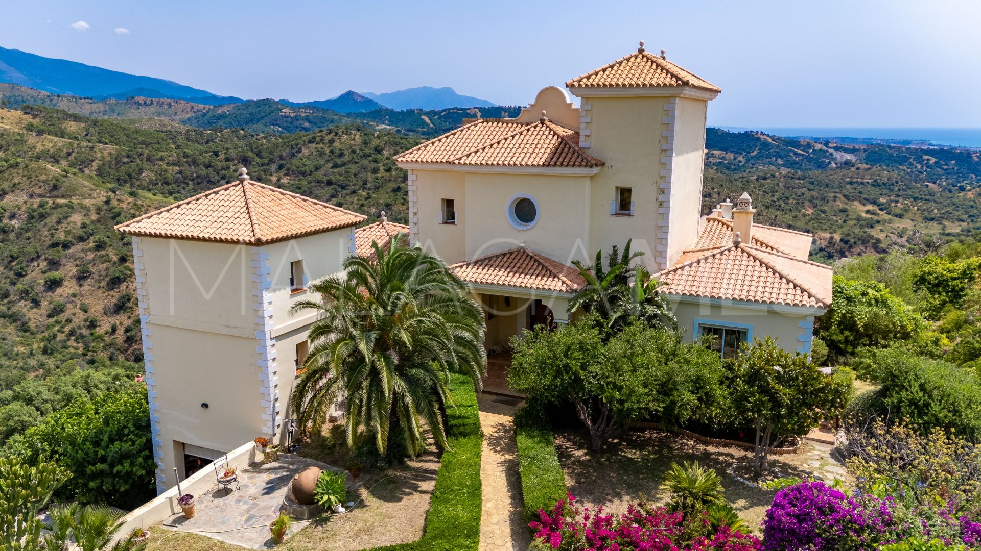 Se vende villa de 7 bedrooms in Altos de Estepona