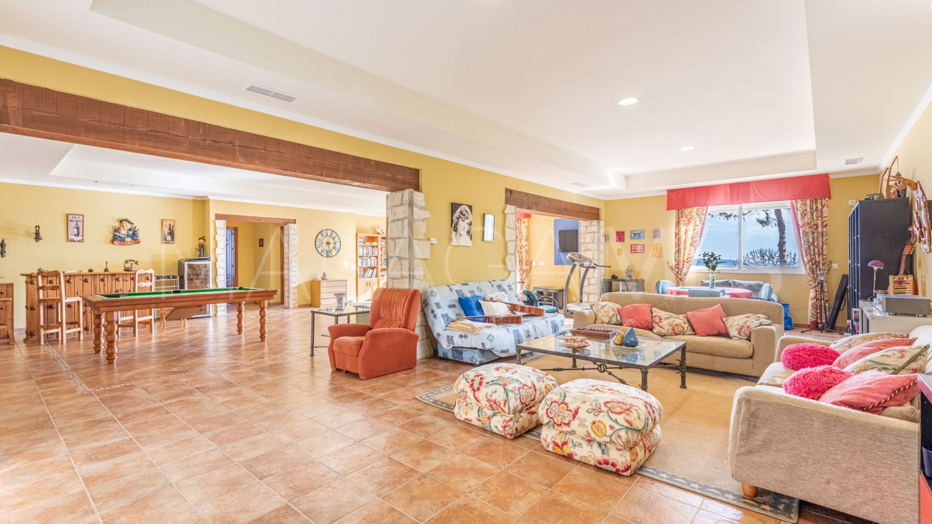 Se vende villa de 7 bedrooms in Altos de Estepona