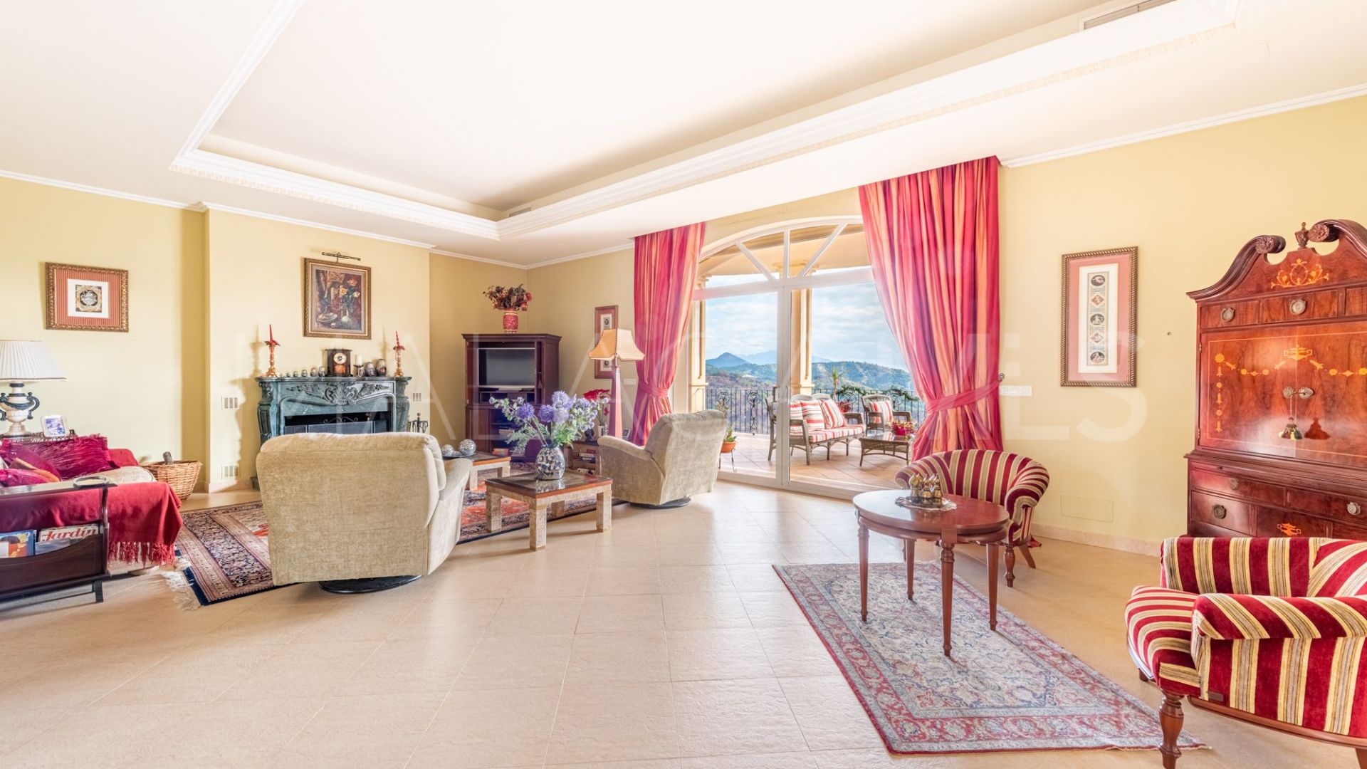 Se vende villa de 7 bedrooms in Altos de Estepona