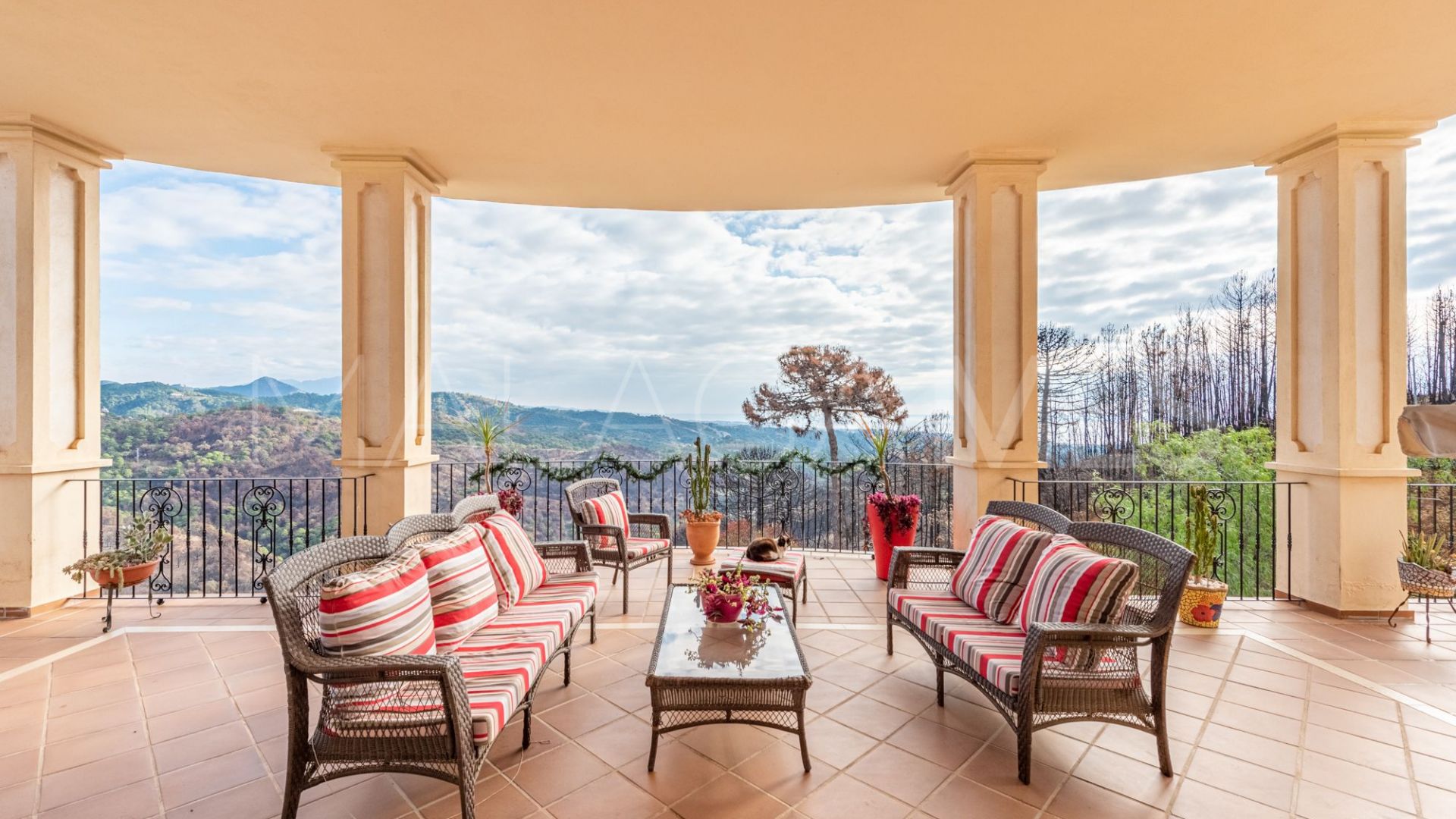 Se vende villa de 7 bedrooms in Altos de Estepona