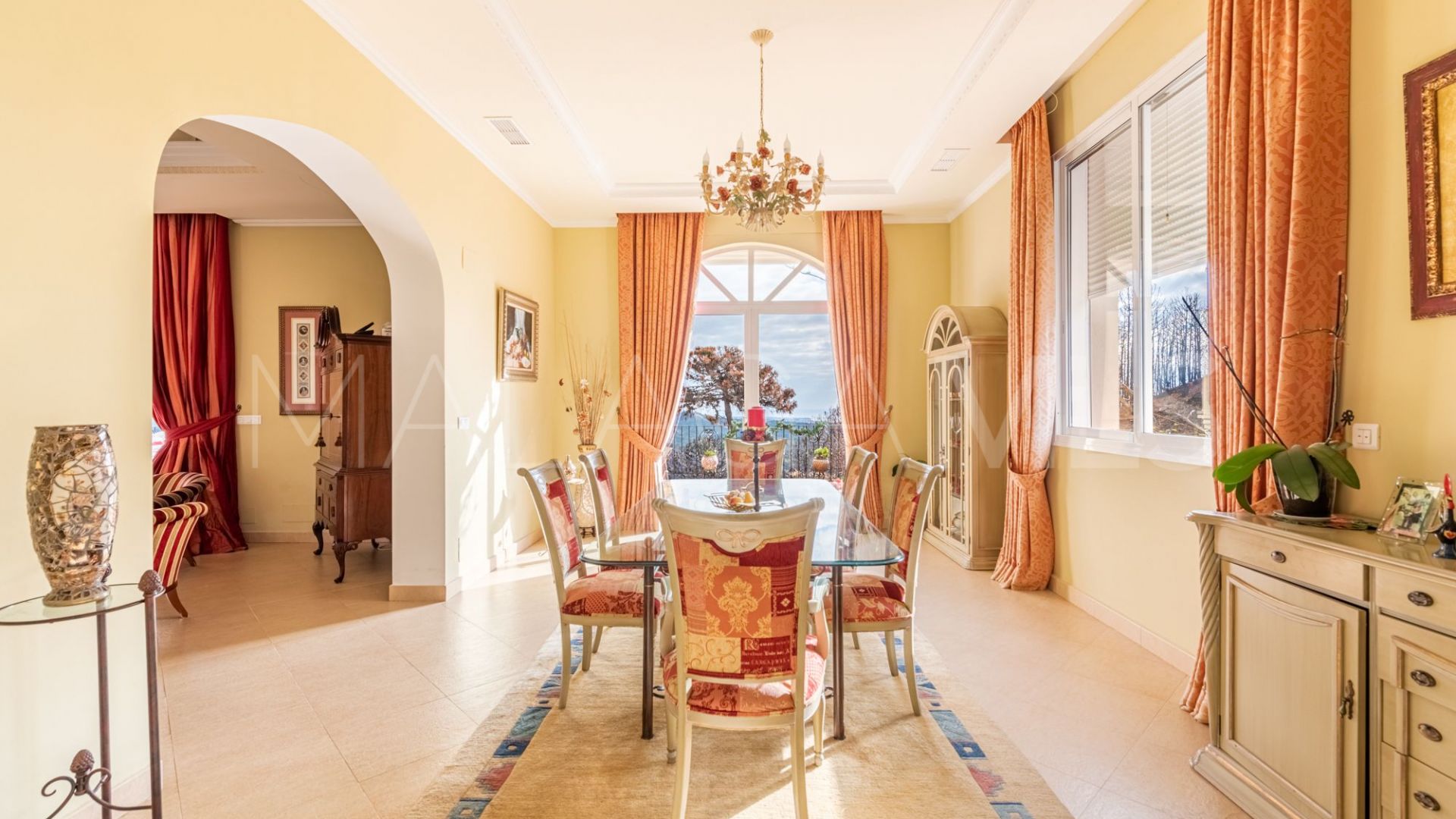 Se vende villa de 7 bedrooms in Altos de Estepona