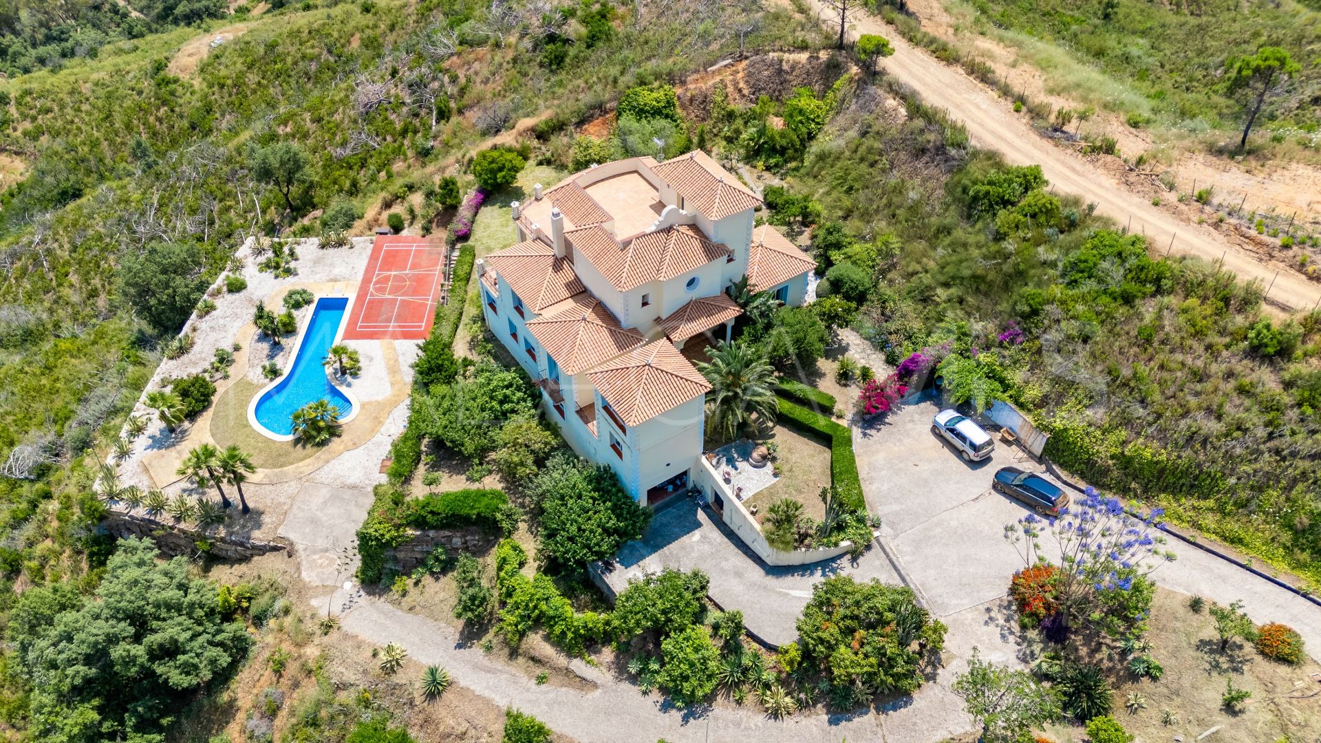 Se vende villa de 7 bedrooms in Altos de Estepona