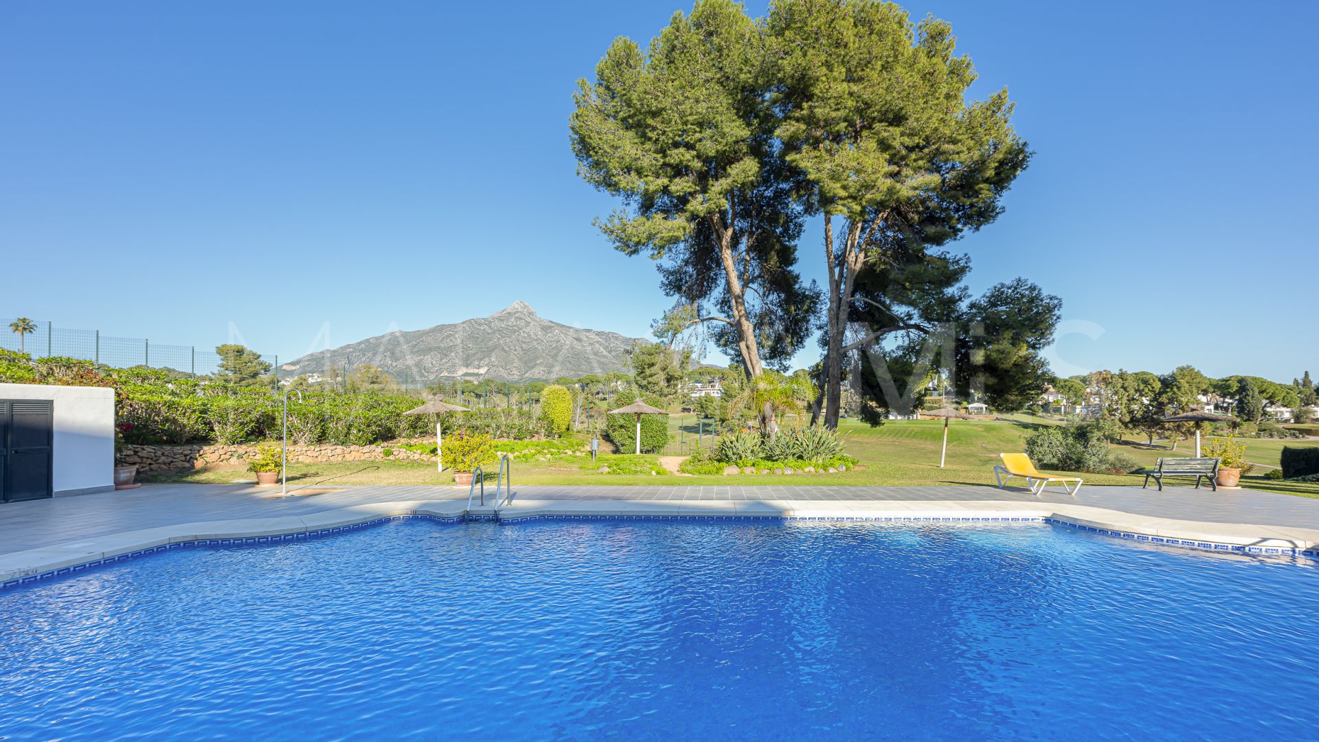 Buy town house with 3 bedrooms in Nueva Andalucia