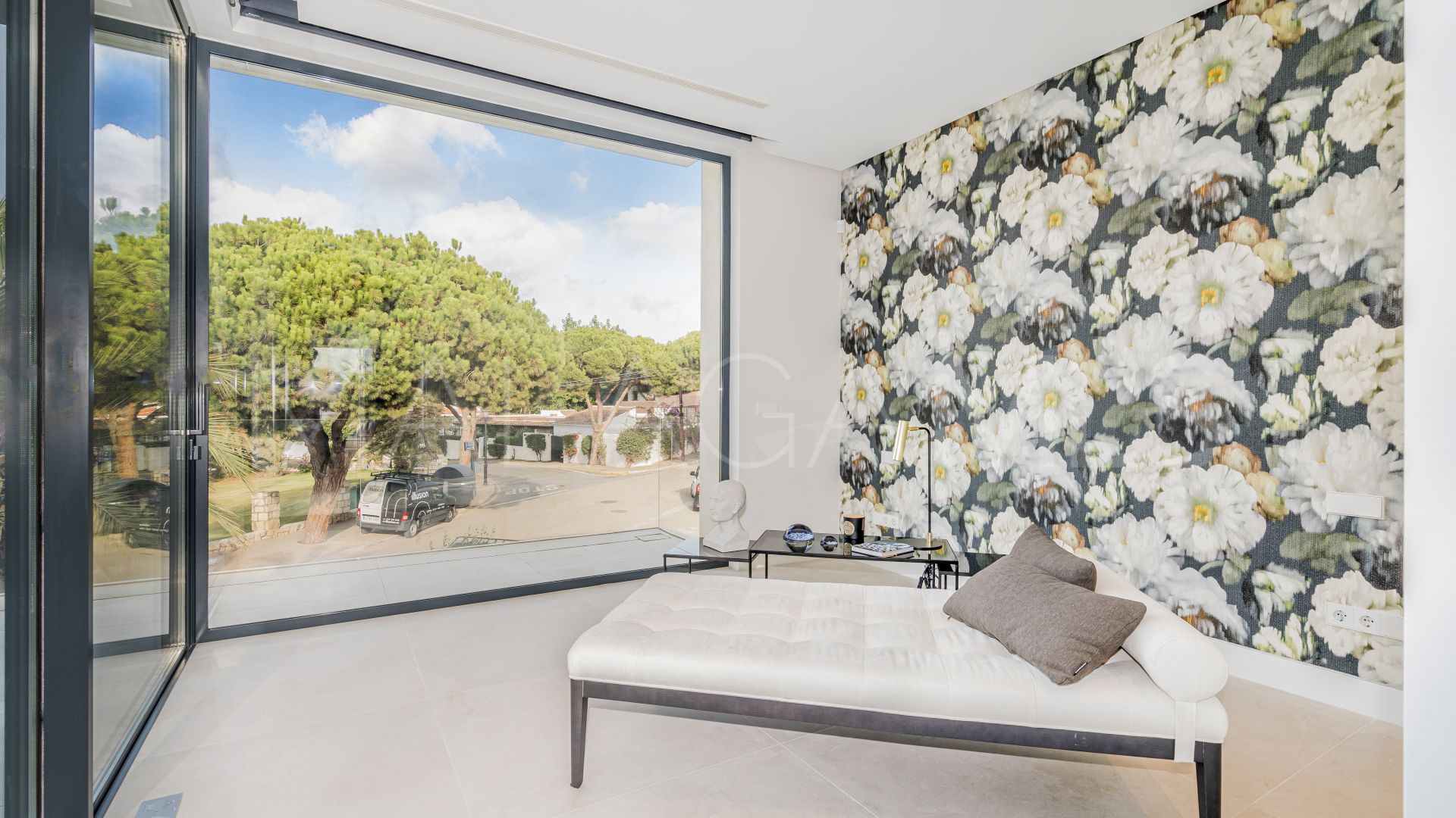 6 bedrooms villa in Marbesa for sale