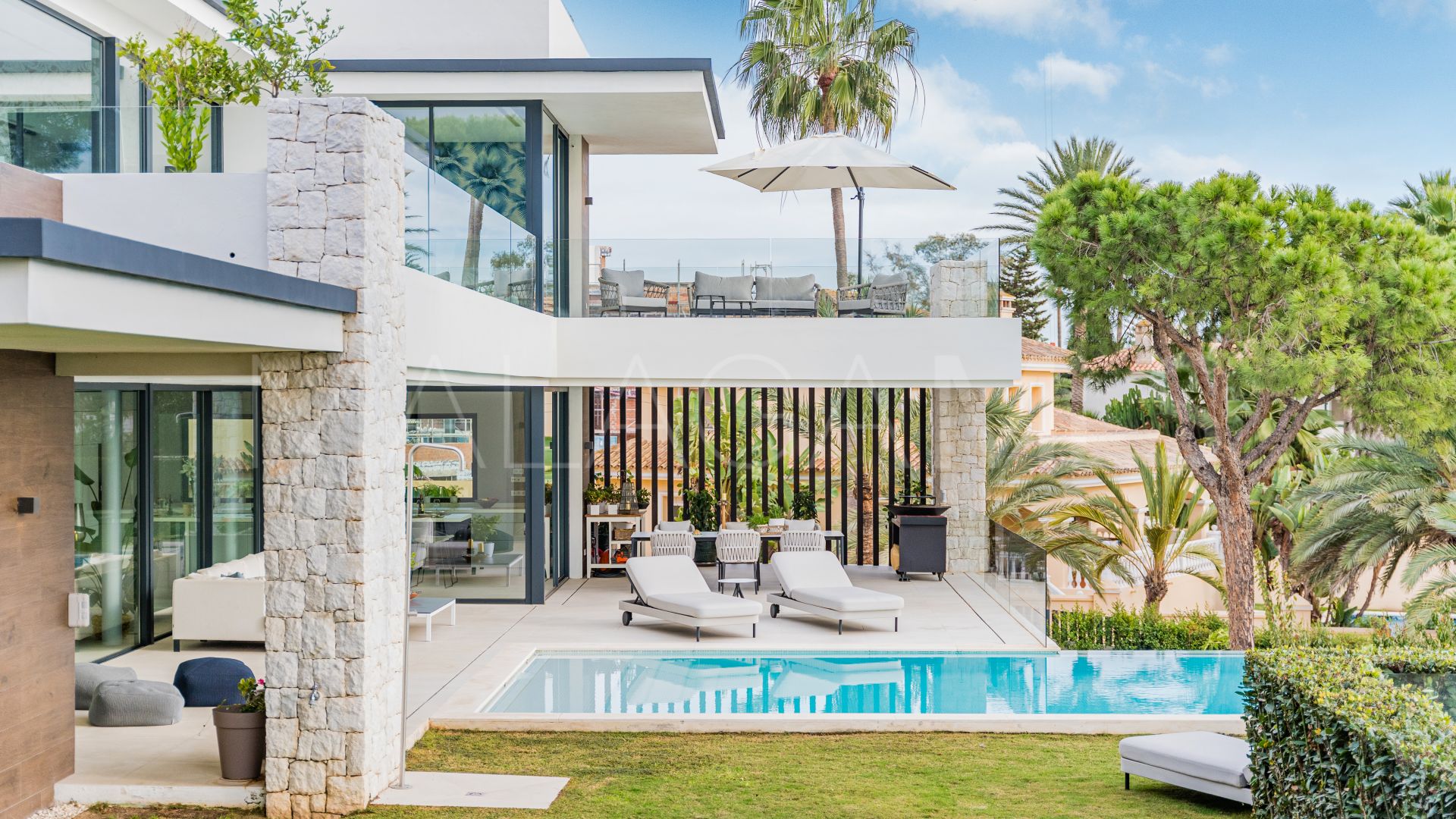 6 bedrooms villa in Marbesa for sale