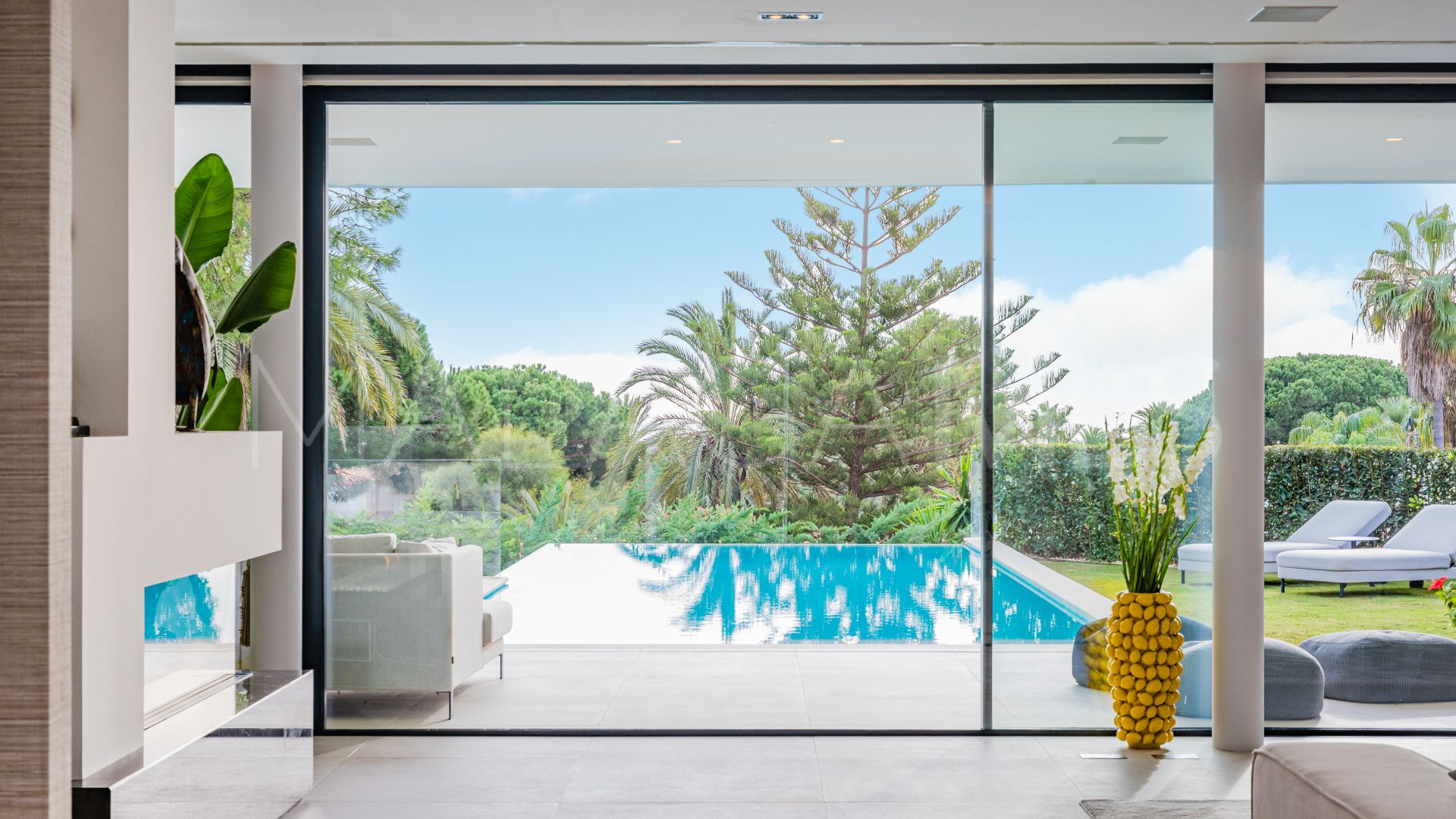 6 bedrooms villa in Marbesa for sale