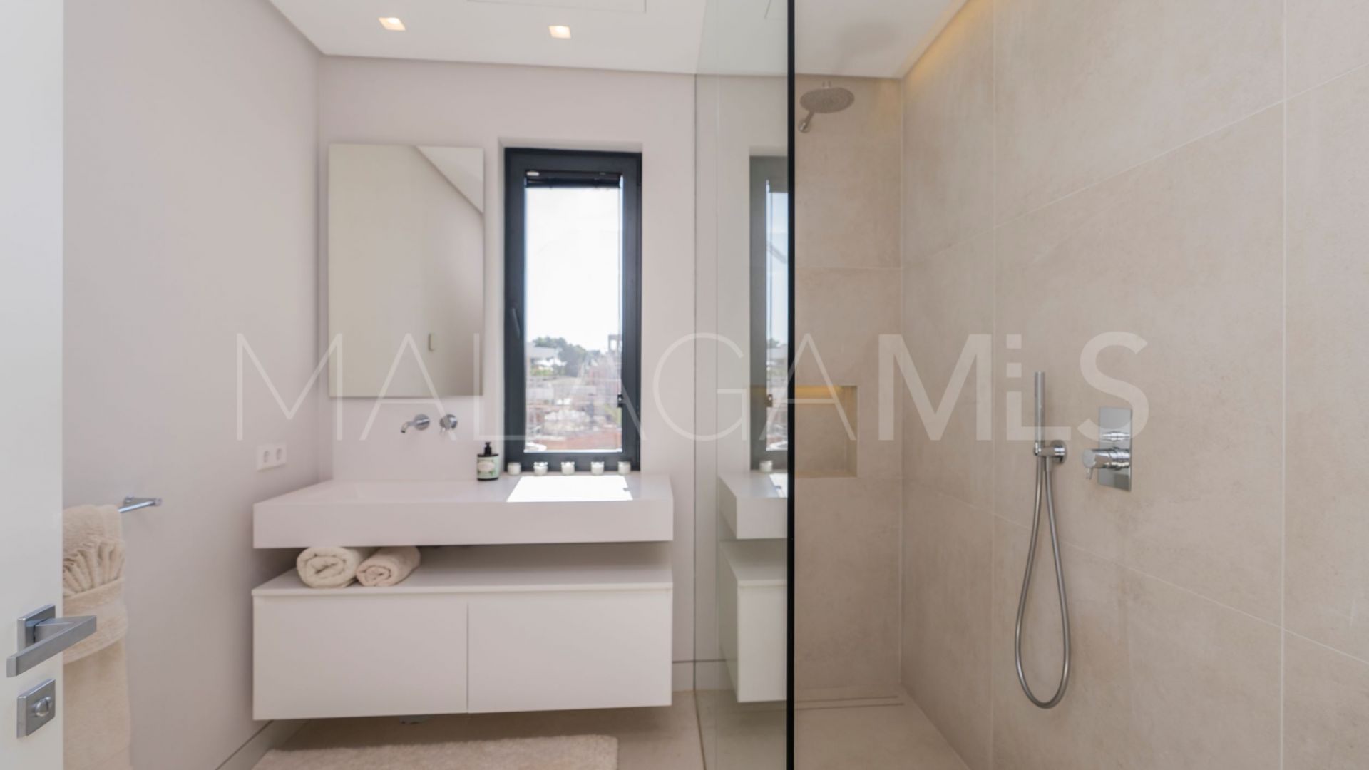 6 bedrooms villa in Marbesa for sale