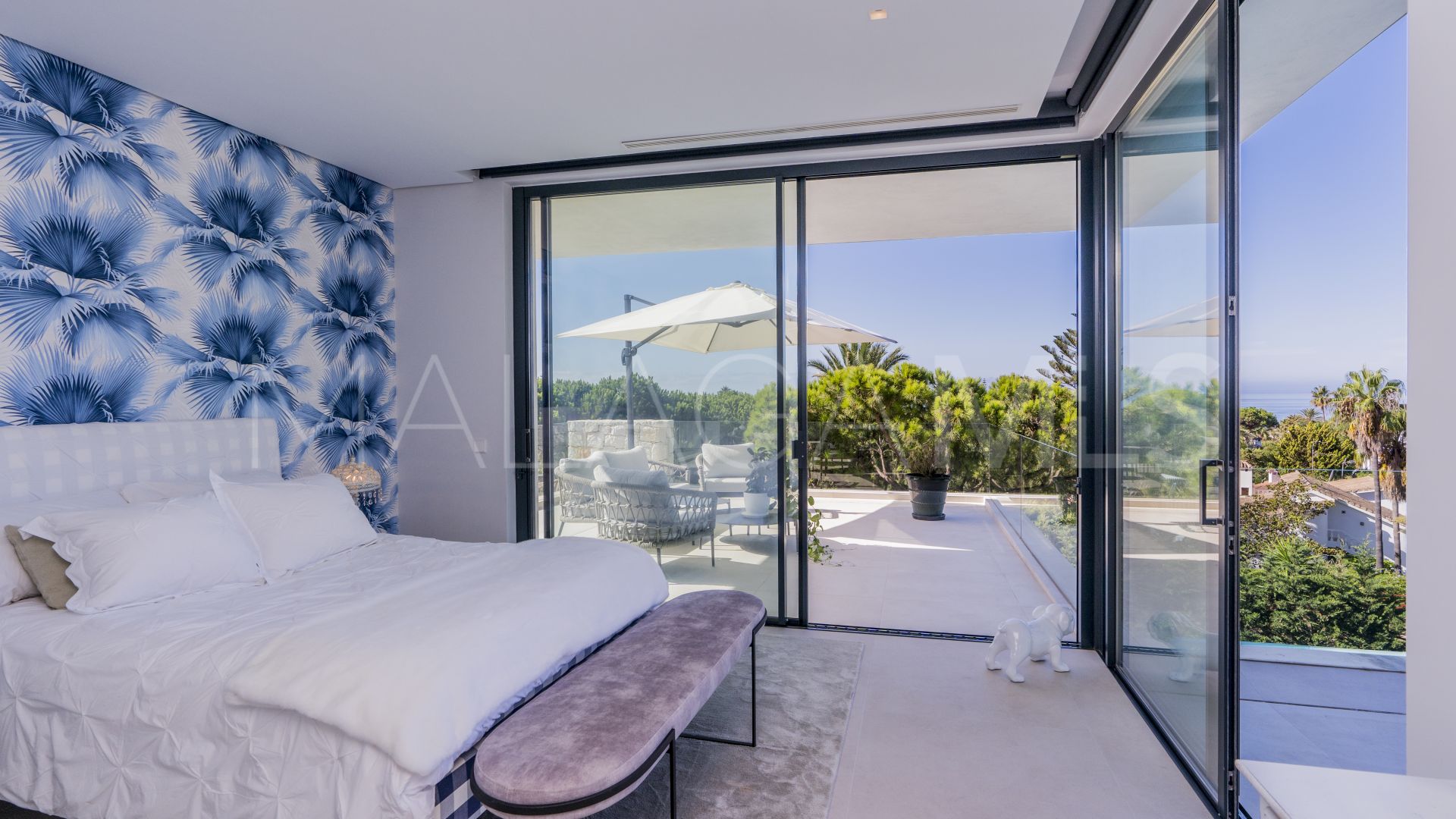 6 bedrooms villa in Marbesa for sale