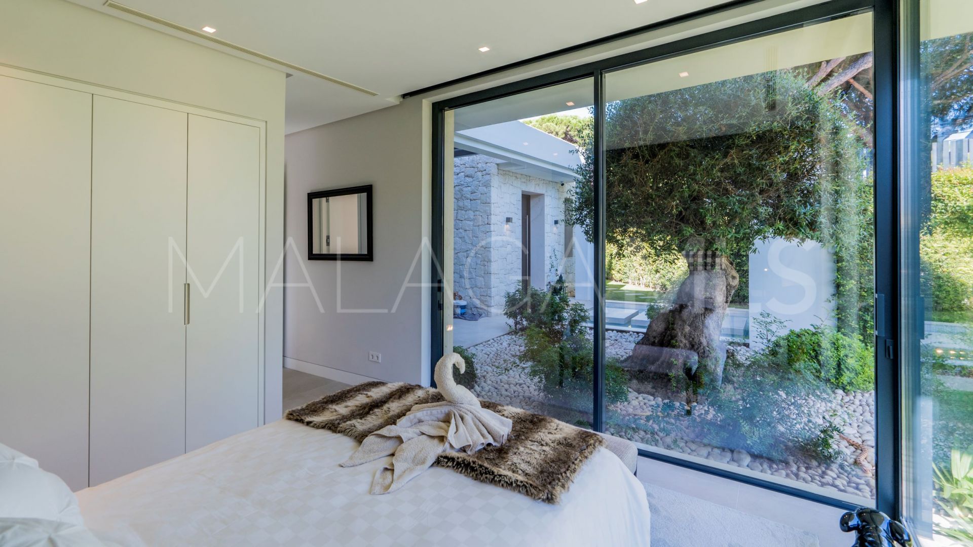 6 bedrooms villa in Marbesa for sale