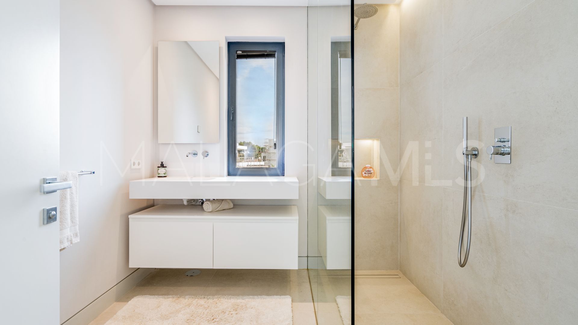 6 bedrooms villa in Marbesa for sale