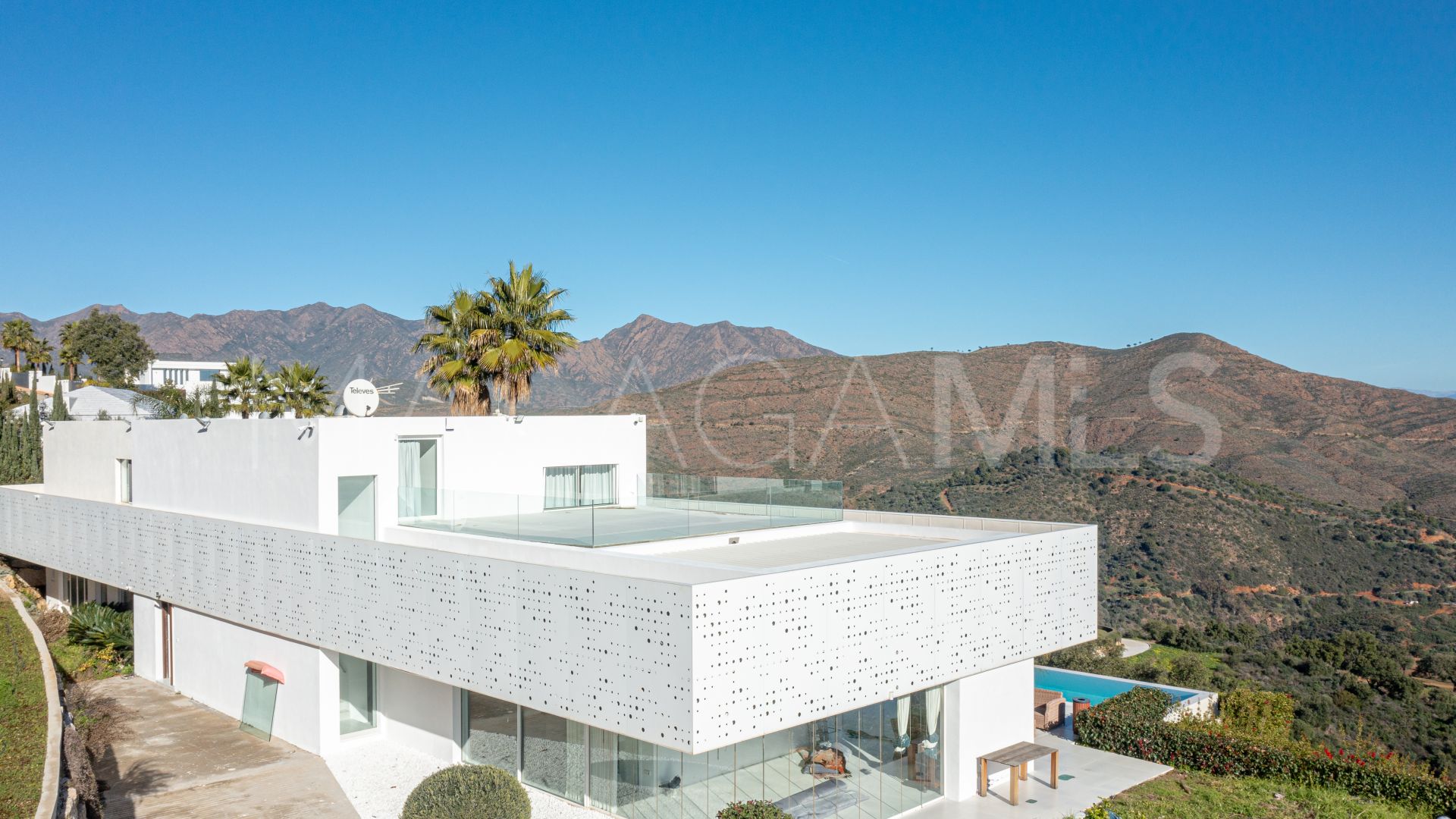 Se vende villa in La Mairena with 6 bedrooms