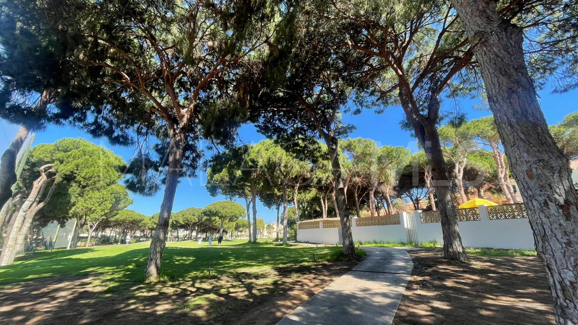 Plot in Cabopino for sale