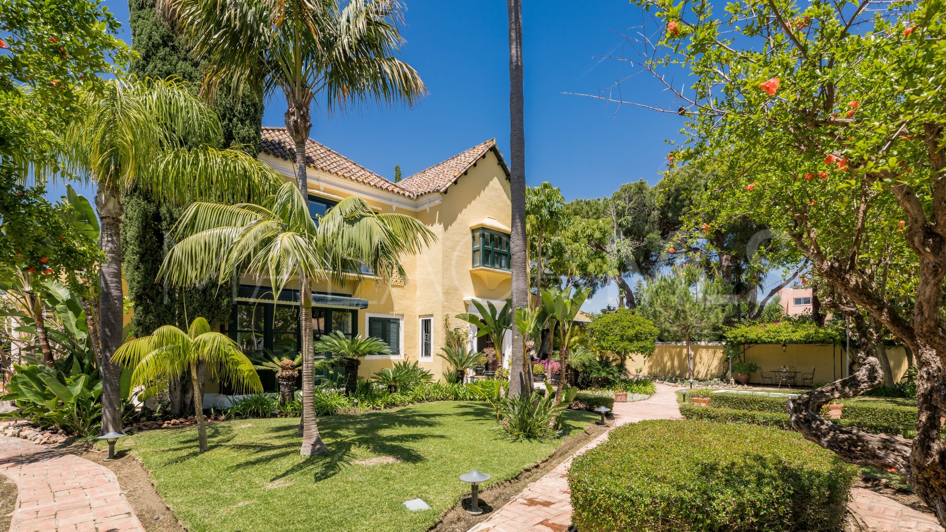 Villa for sale in Las Lomas del Marbella Club