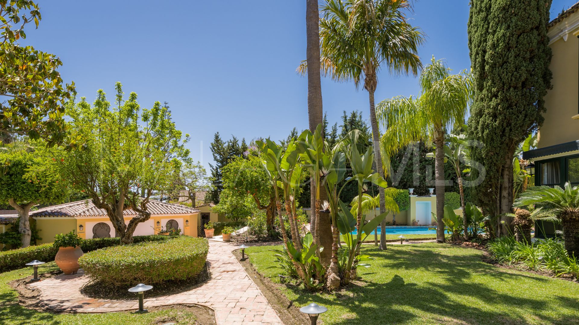 Villa for sale in Las Lomas del Marbella Club