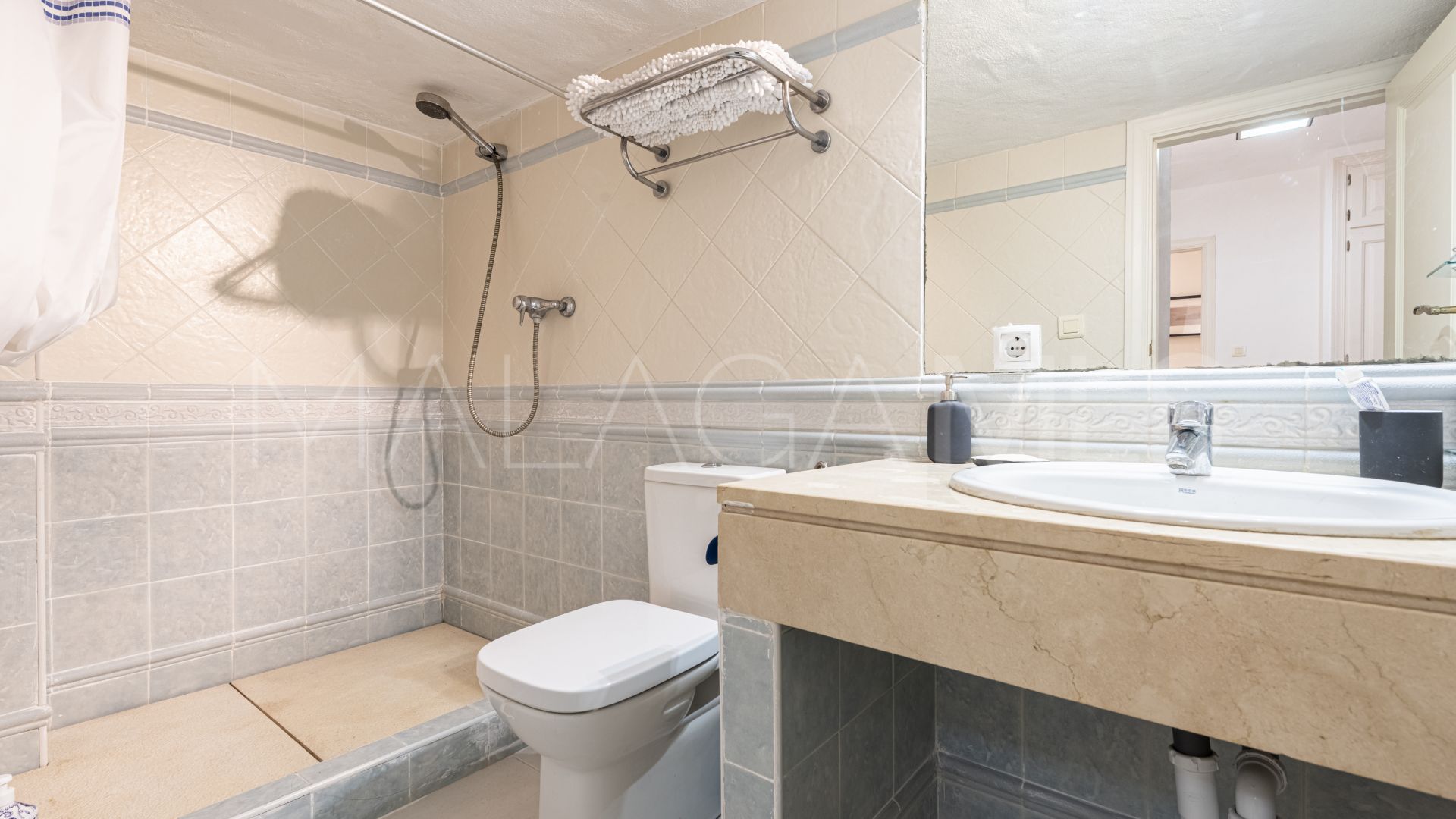 Buy villa pareada in Nueva Andalucia