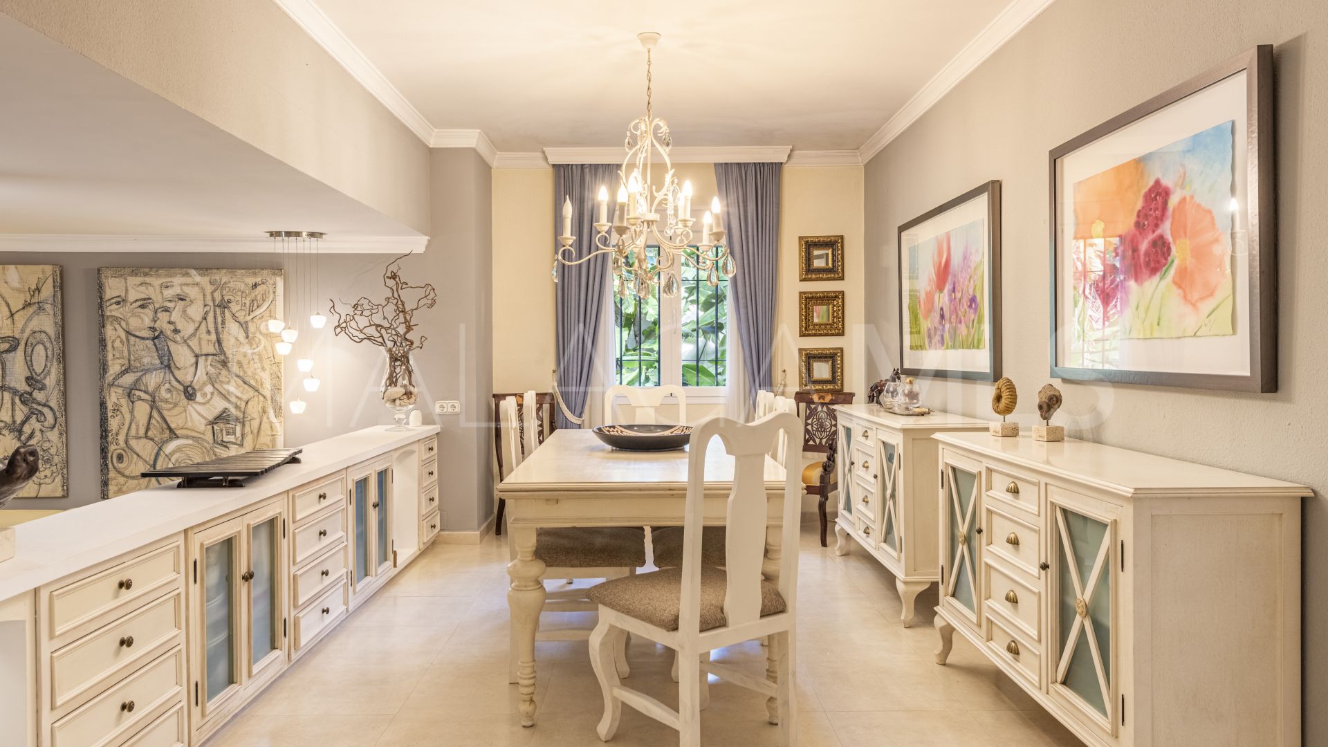 Buy villa pareada in Nueva Andalucia